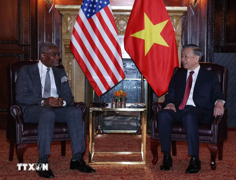 Tổng Bí thư, Chủ tịch nước Tô Lâm tiếp Hạ nghị sỹ Gregory Meeks, thành viên cao cấp Ủy ban Đối ngoại, Ủy ban Dịch vụ tài chính Hạ viện cùng một số Hạ nghị sỹ khác của Hoa Kỳ. (Ảnh: Thống Nhất/TTXVN)