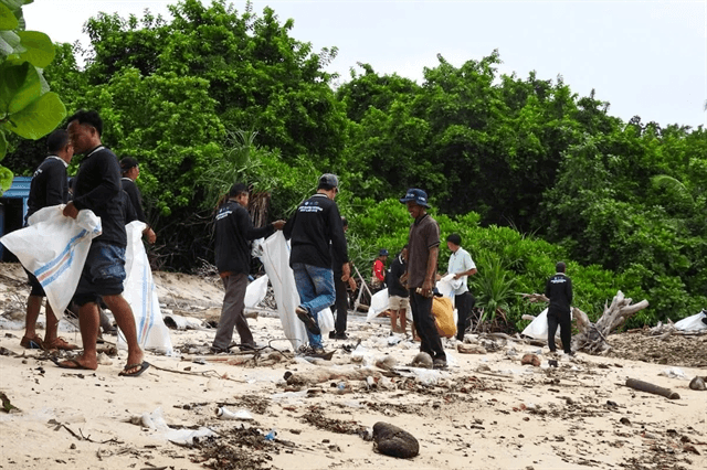 The Ministry of Marine Affairs and Fisheries (KKP) strengthens collaboration to prevent waste leakage into the sea in Anambas Islands District, Riau Islands