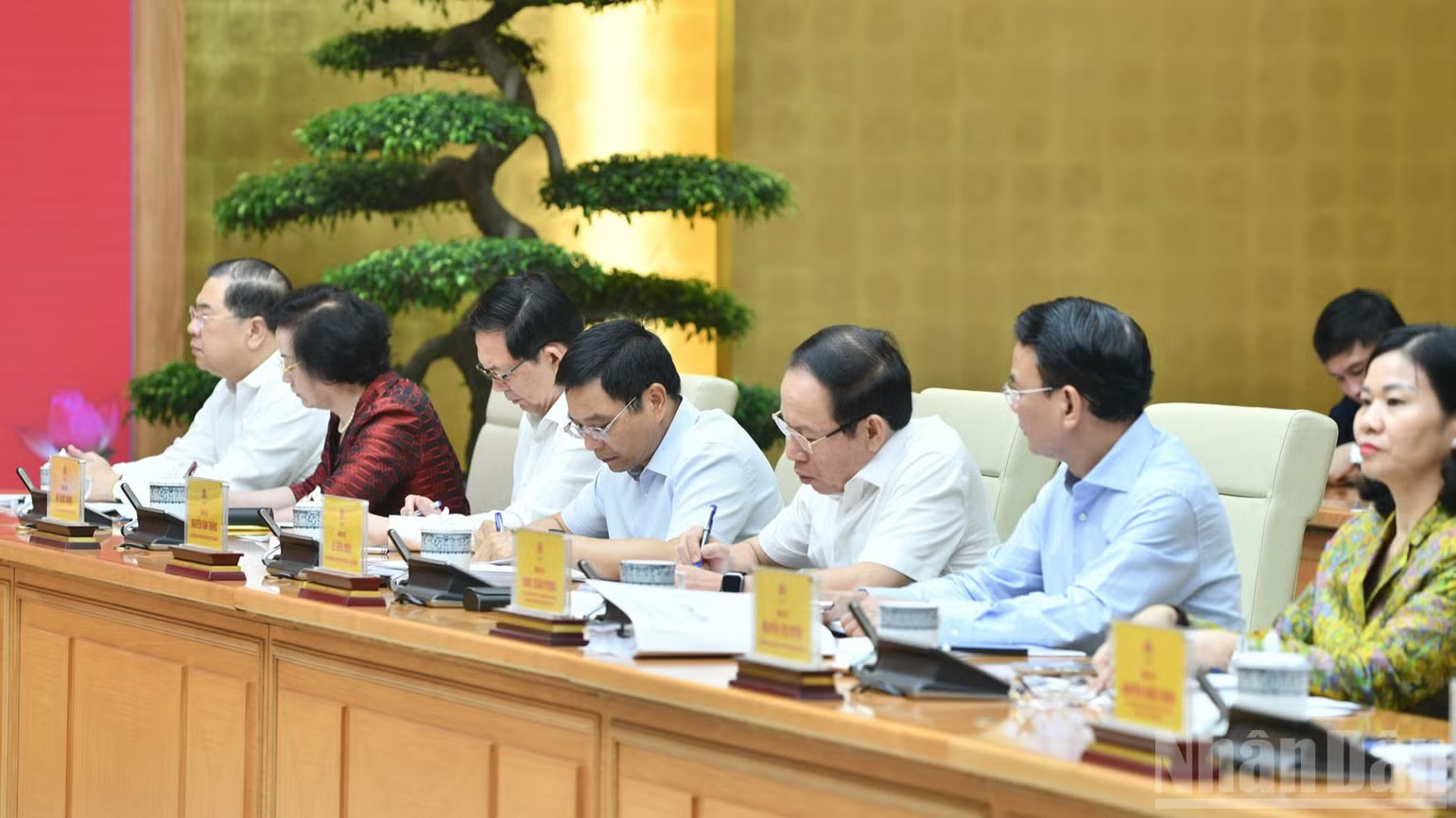 Ban Thường vụ Đảng ủy Chính phủ tham dự Hội nghị. (Ảnh: THANH GIANG) Ban Thường vụ Đảng ủy Chính phủ tham dự Hội nghị. (Ảnh: THANH GIANG)
