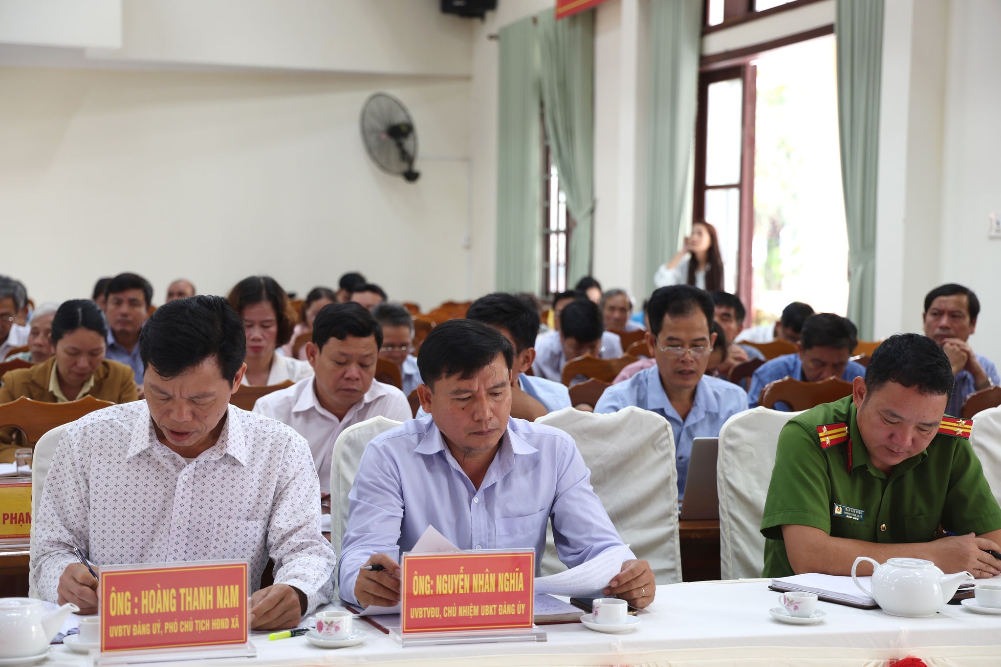 Đại diện cơ quan, phòng, ban xã Đạ Huoai tham dự hội nghị