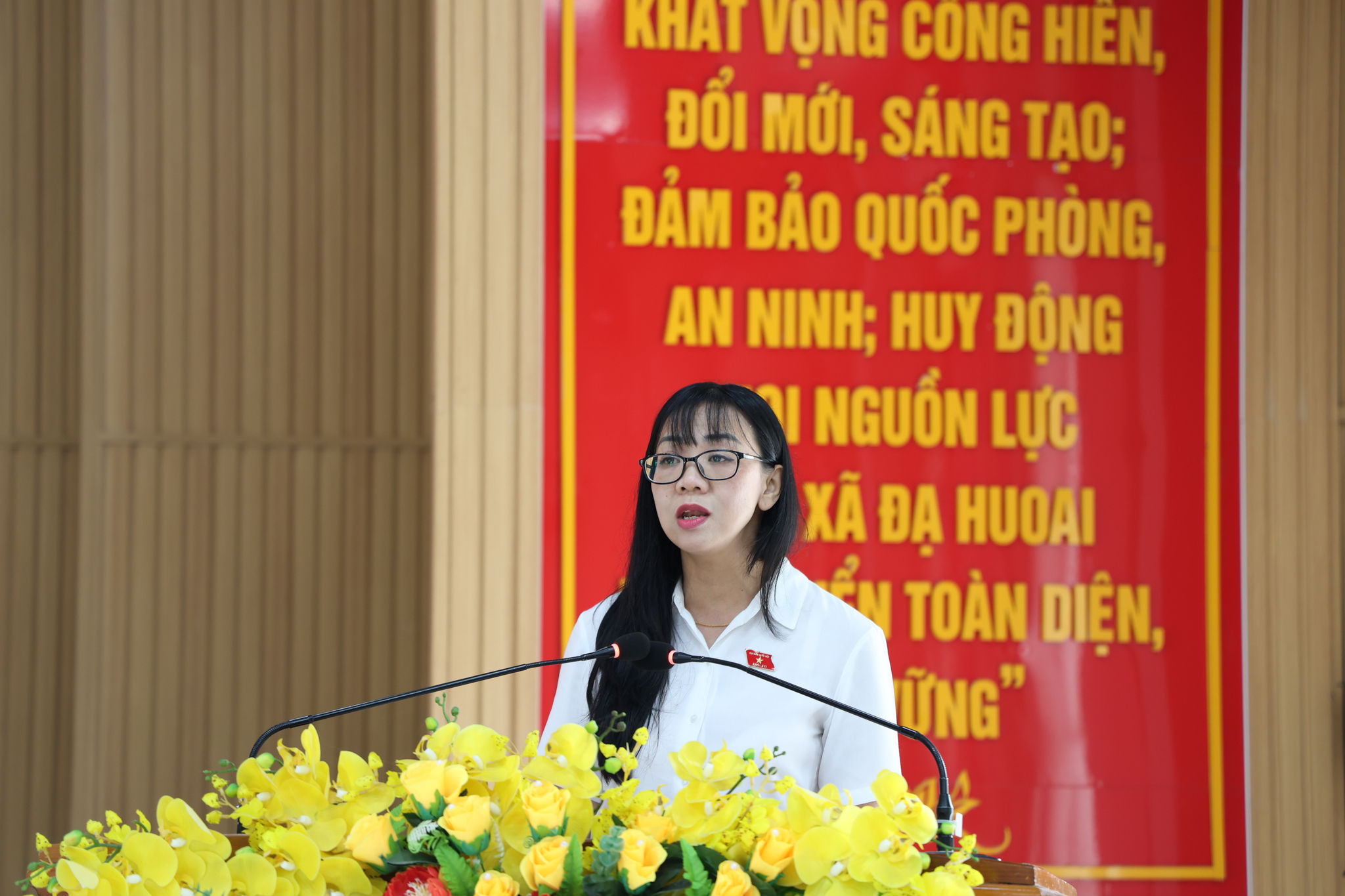 ĐBQH chuyên trách, Ủy viên Ủy ban Khoa học - Công nghệ và Môi trường của Quốc hội báo cáo hoạt động của Quốc hội với cử tri xã Đạ Huoai