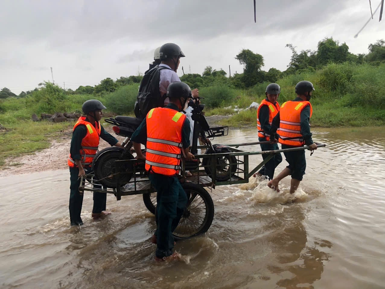 Hỗ trợ học sinh