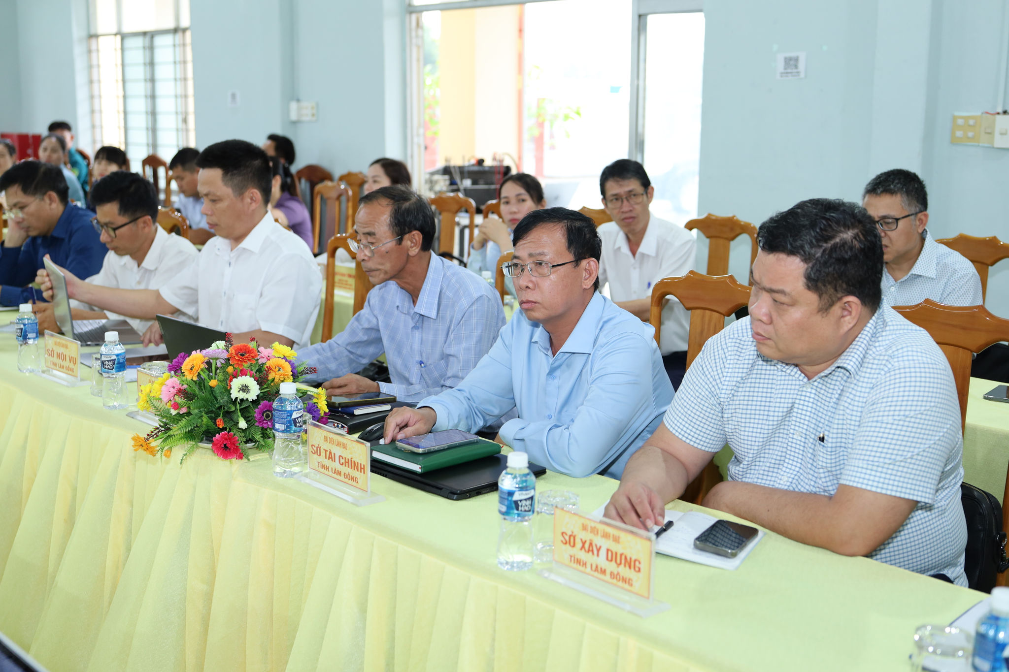 Lãnh đạo các sở, ngành dự buổi tiếp xúc
