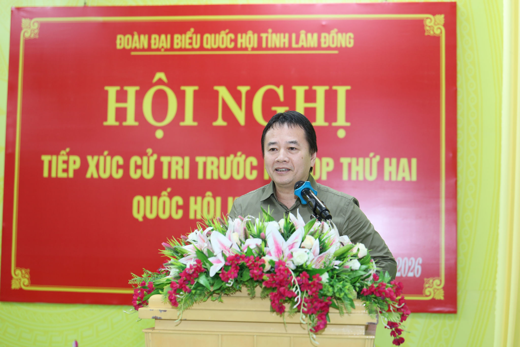 Ông Phạm Nam Tiến, Ủy viên chuyên trách Ủy ban Văn hóa và Xã hội của Quốc hội trả lời kiến nghị cử tri tại buổi tiếp xúc