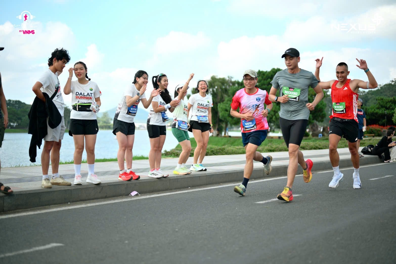Đông đảo thành viên CLB tham gia Dalat Music Night Run