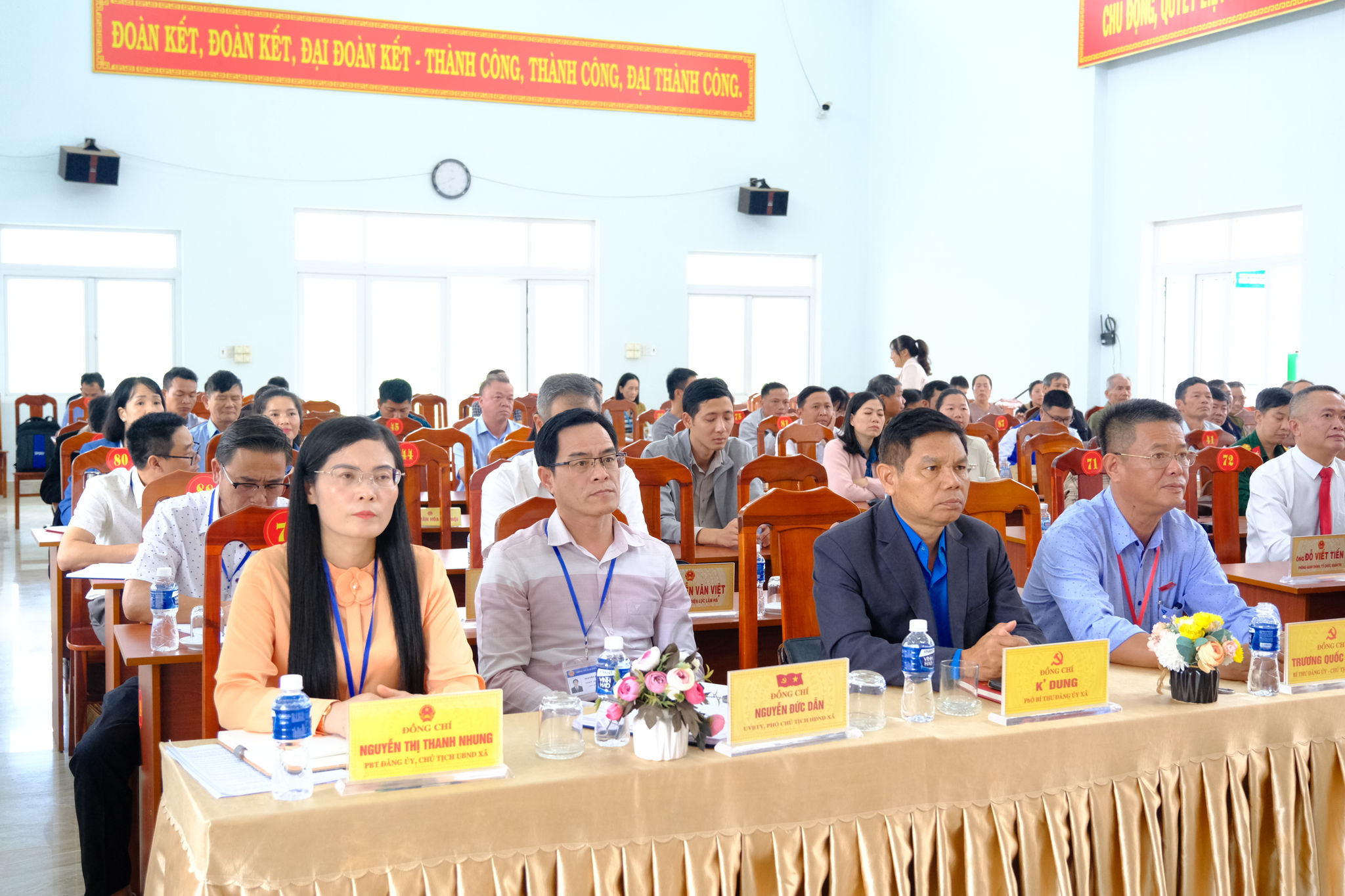 Lãnh đạo địa phương xã Nam Hà Lâm Hà tham dự buổi tiếp xúc cử tri
