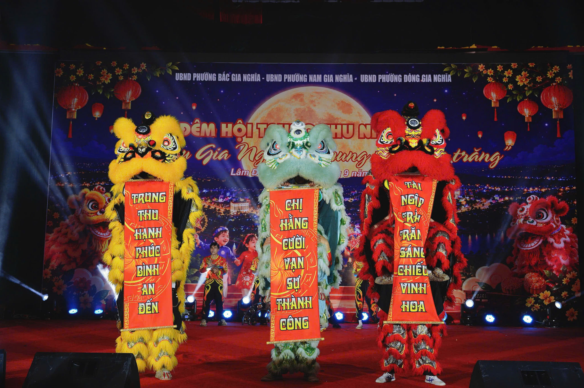 Màn trình diễn Lân ấn tượng