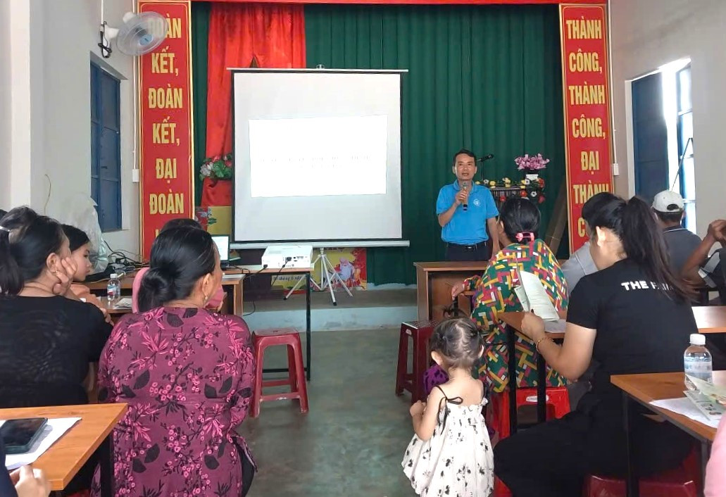 Nhiều hình thức truyền thông được chuyển tải đến Nhân dân.