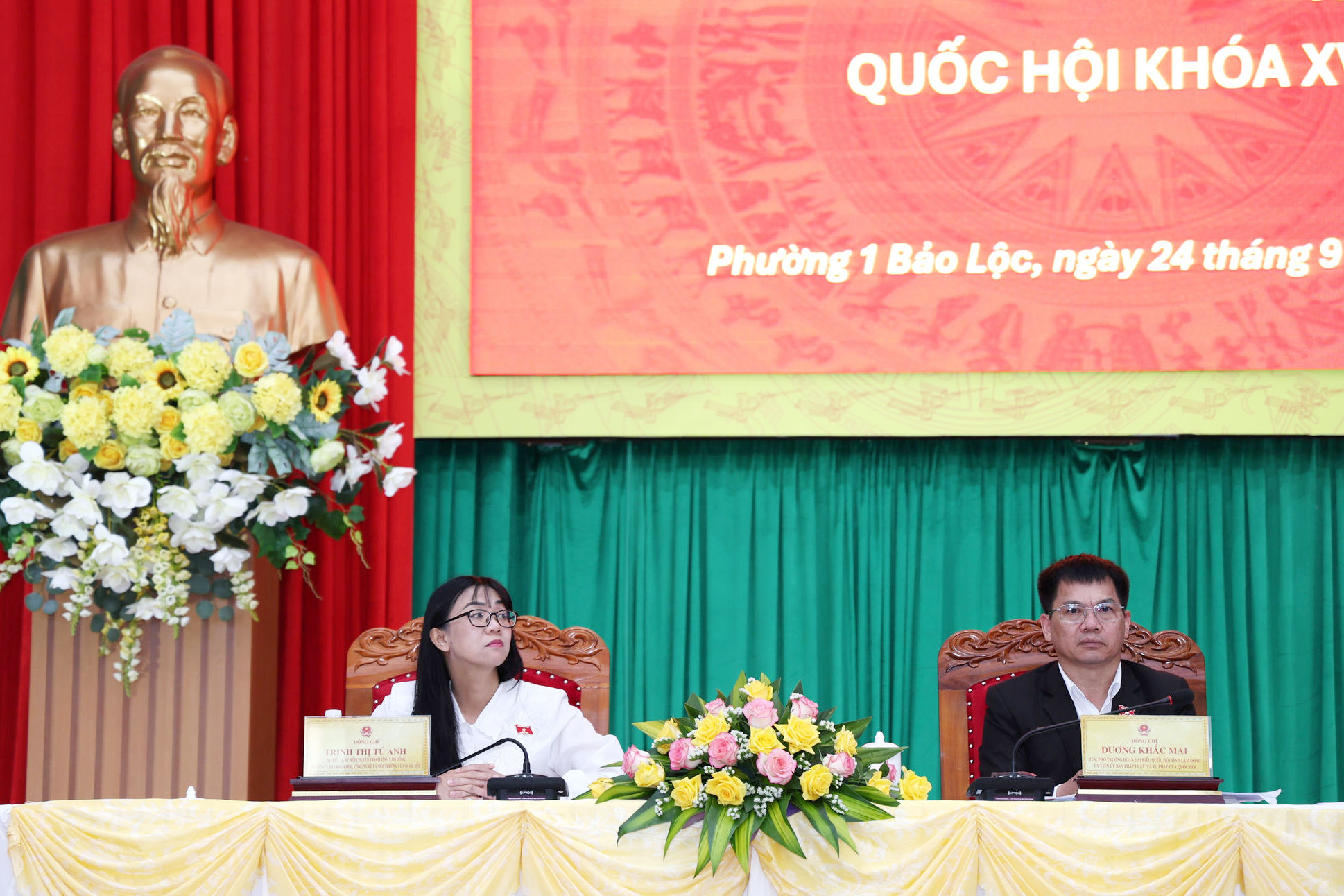 va-trinh-thi-tu-mai-dai-bieu-quoc-hoi-chuyen-trach-uy-vien-uy-ban-khoa-hoc-cong-nghe-va-moi-truong-quoc-hoi-chu-tri-hoi-nghi-1-.jpg