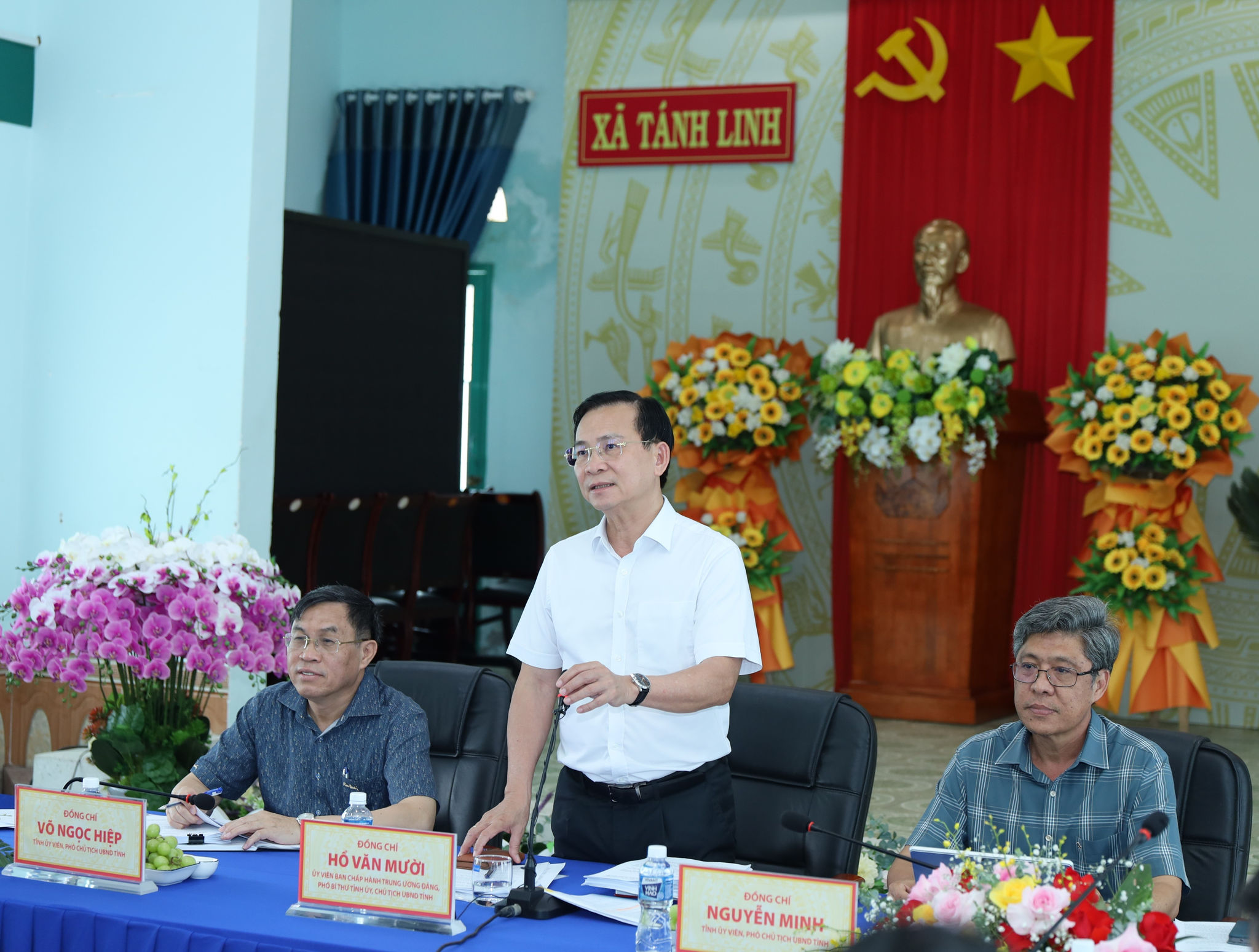 Đồng chí Hồ Văn Mười, Ủy viên Ban Chấp hành Trung ương Đảng, Phó Bí thư Tỉnh ủy, Chủ tịch UBND tỉnh Lâm Đồng phát biểu chỉ đạo tại buổi làm việc