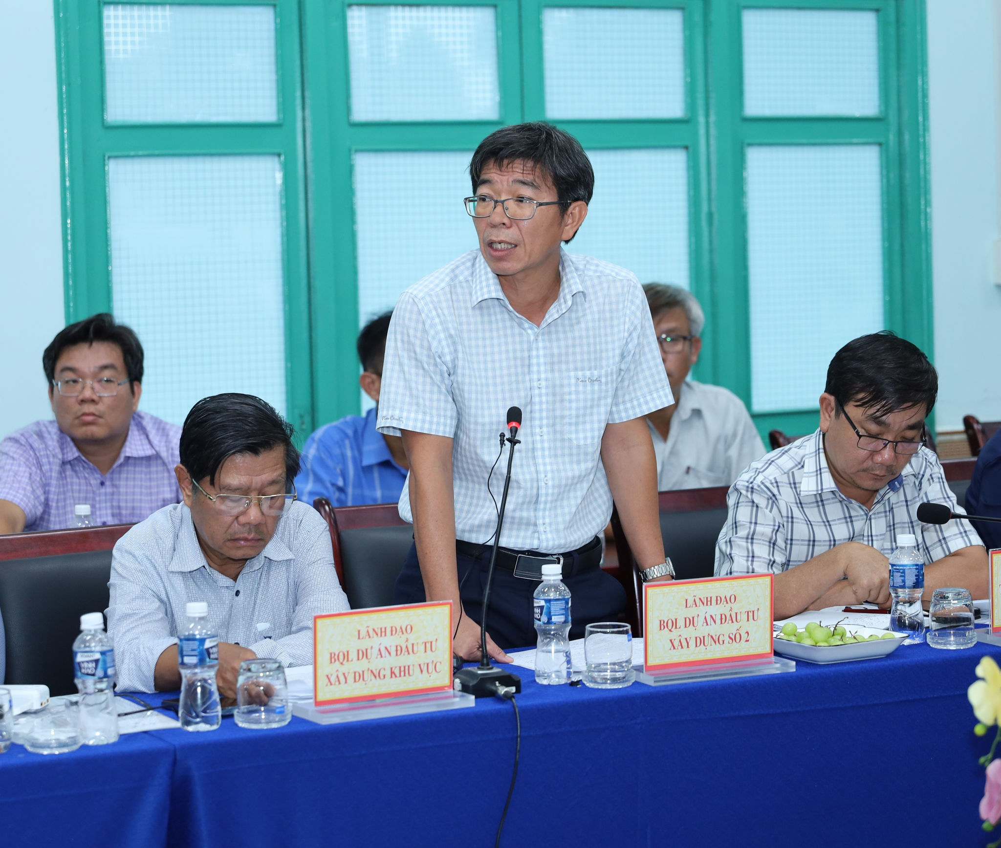 Giám đốc Ban Quản lý dự án đầu tư xây dựng số 2 tỉnh Lâm Đồng Phan Thanh Hoàng báo cáo tại buổi làm việc
