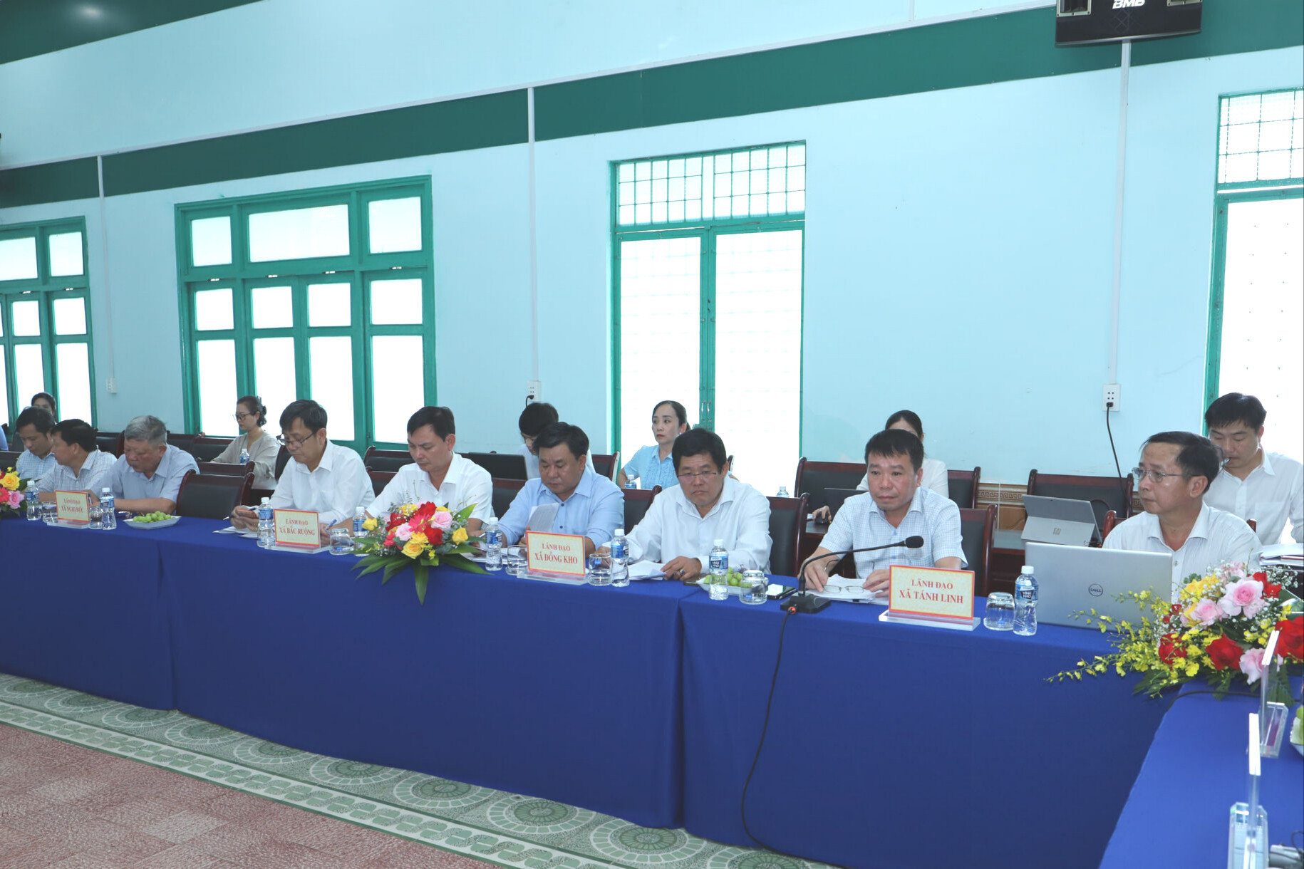 lanh-dao-cac-xa-du-buoi-lam-viec(2).jpg