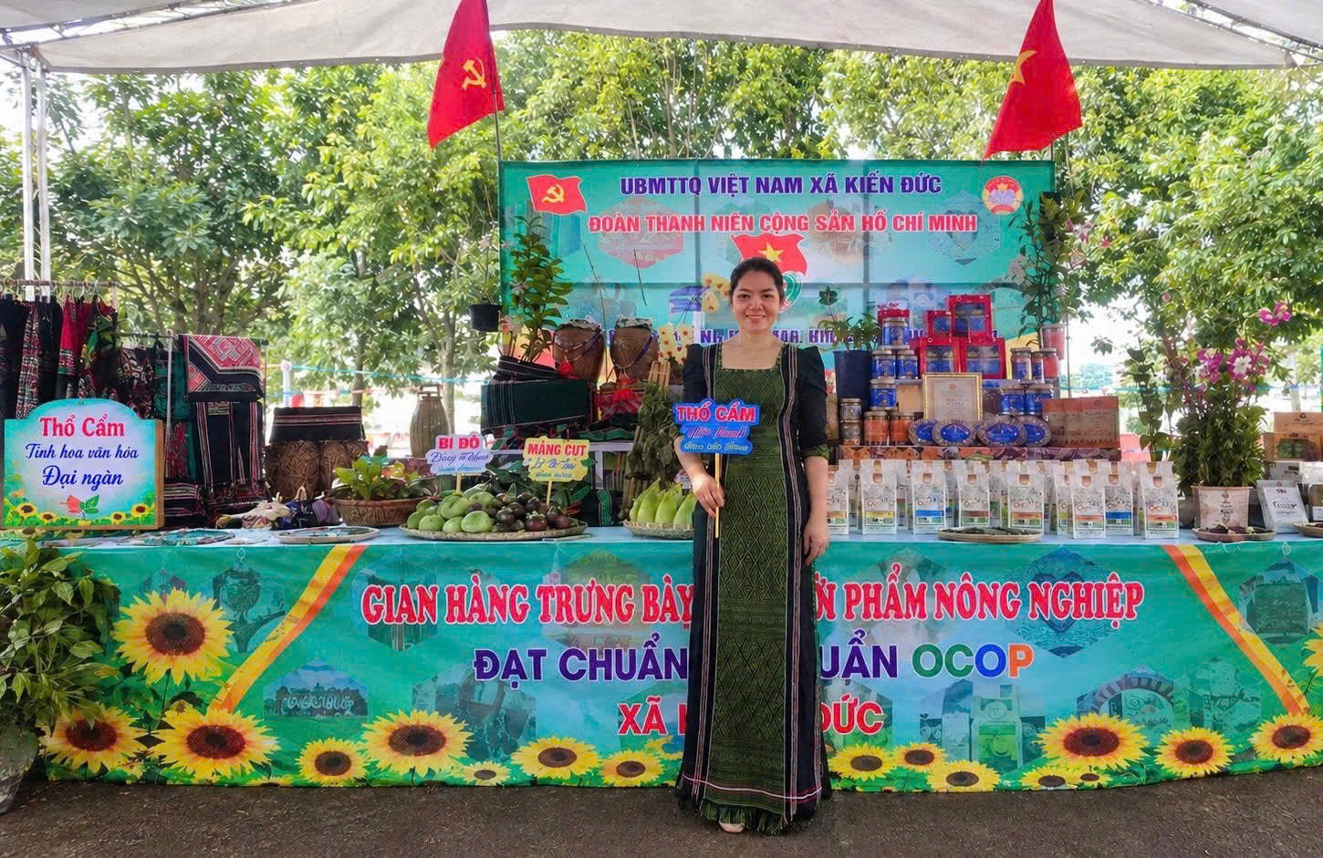 thi-thanh-tich-cuc-tham-gia-trung-bay-gioi-thieu-san-pham-cac-tai-hoi-cho-hoi-thi.jpg