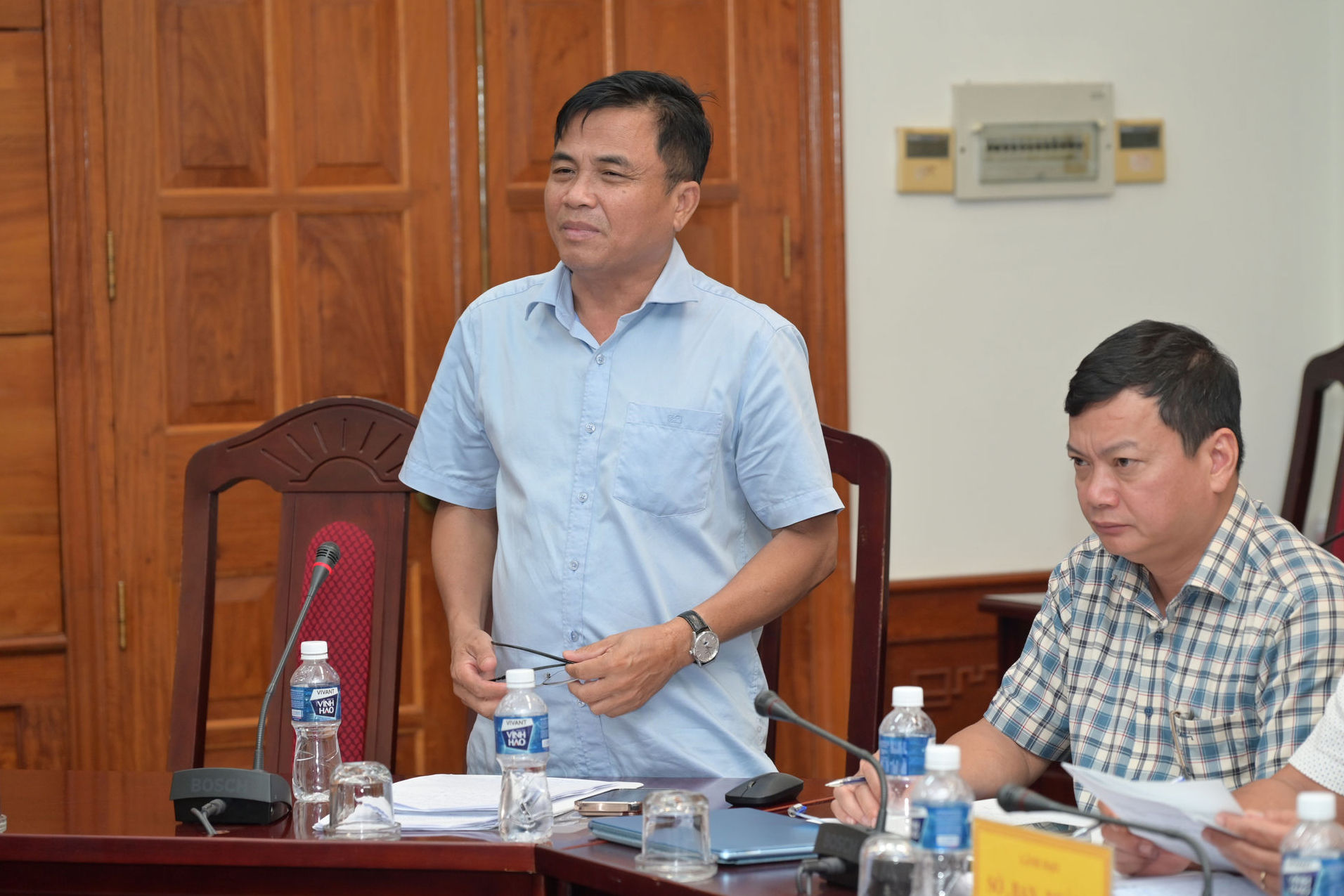 truong-ban-quan-ly-cac-kcn-tinh-phan-duong-cuong-co-y-kien-tai-cuoc-hop(1).jpg