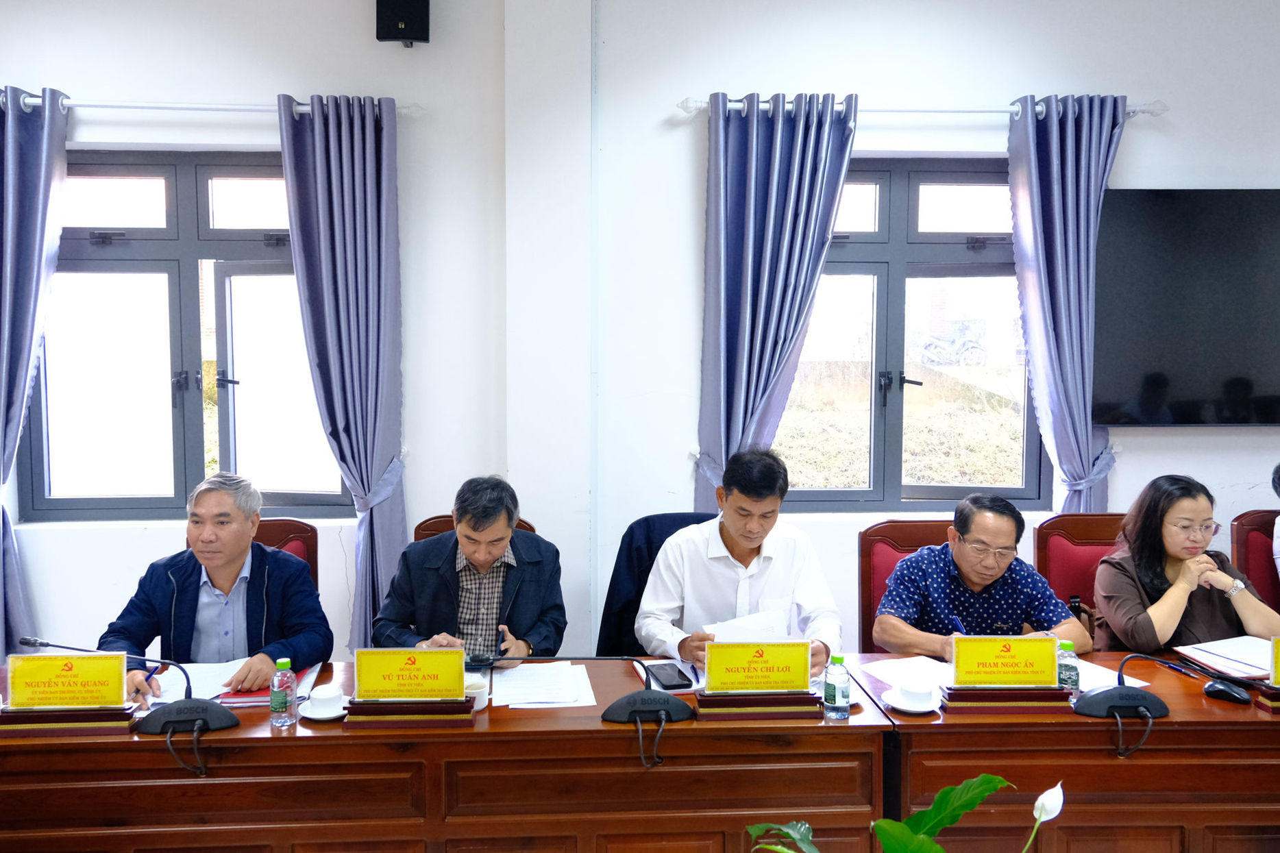 dai-dien-lanh-dao-uy-ban-kiem-tra-tinh-uy-tham-du-buoi-lam-viec-(1).jpg