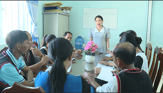 Hop chi bo thon_Bi thu dang uy xa du_Hai NInh