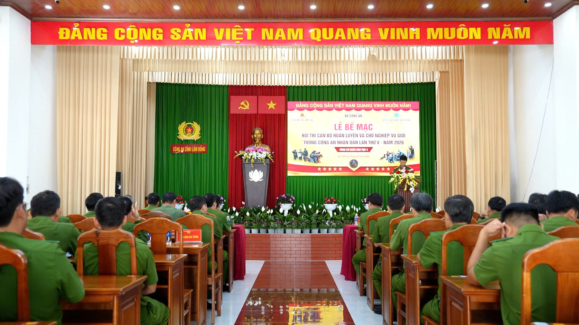 Quang cảnh buổi bế mạc