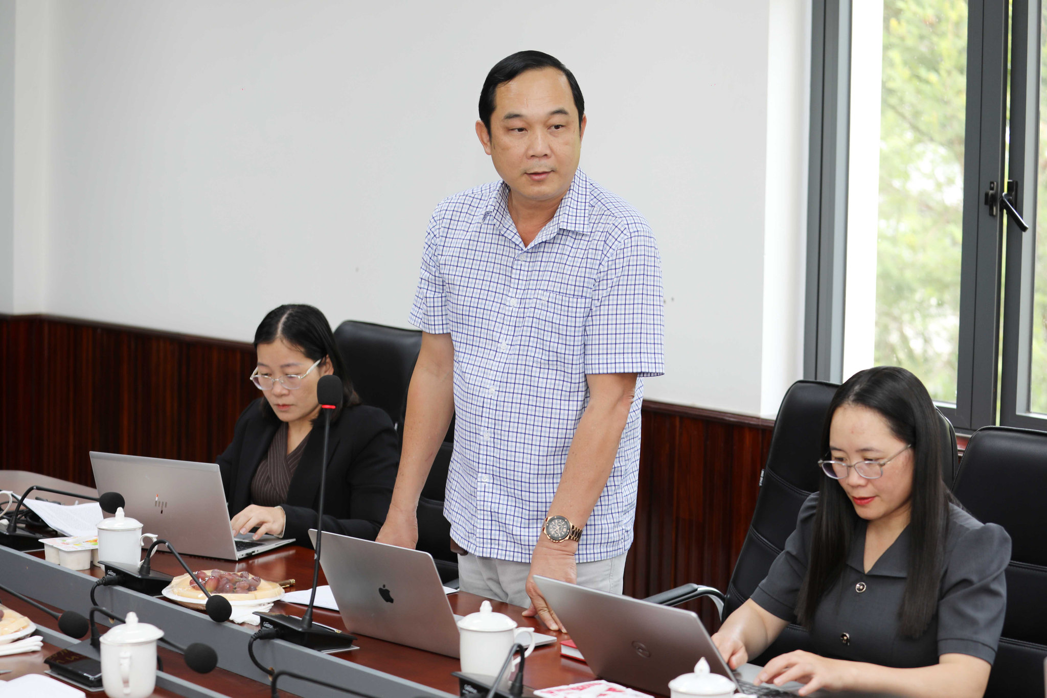 Đại diện Sở Giáo dục và Đào tạo báo cáo tình hình dư luận quan tâm trong ngành giáo dục thời gian qua