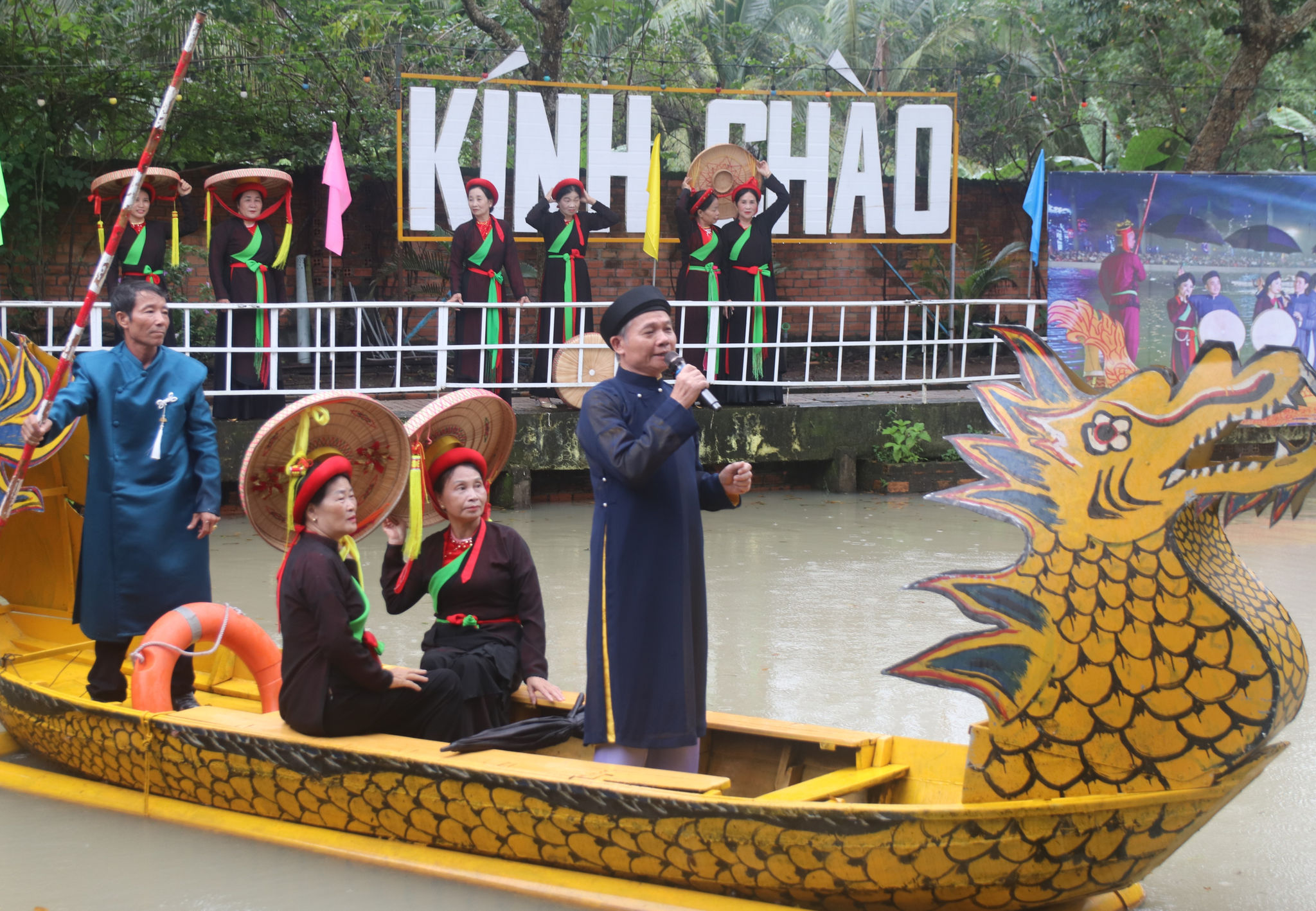 Tiếng hát quan họ sâu lắng, nghĩa tình.