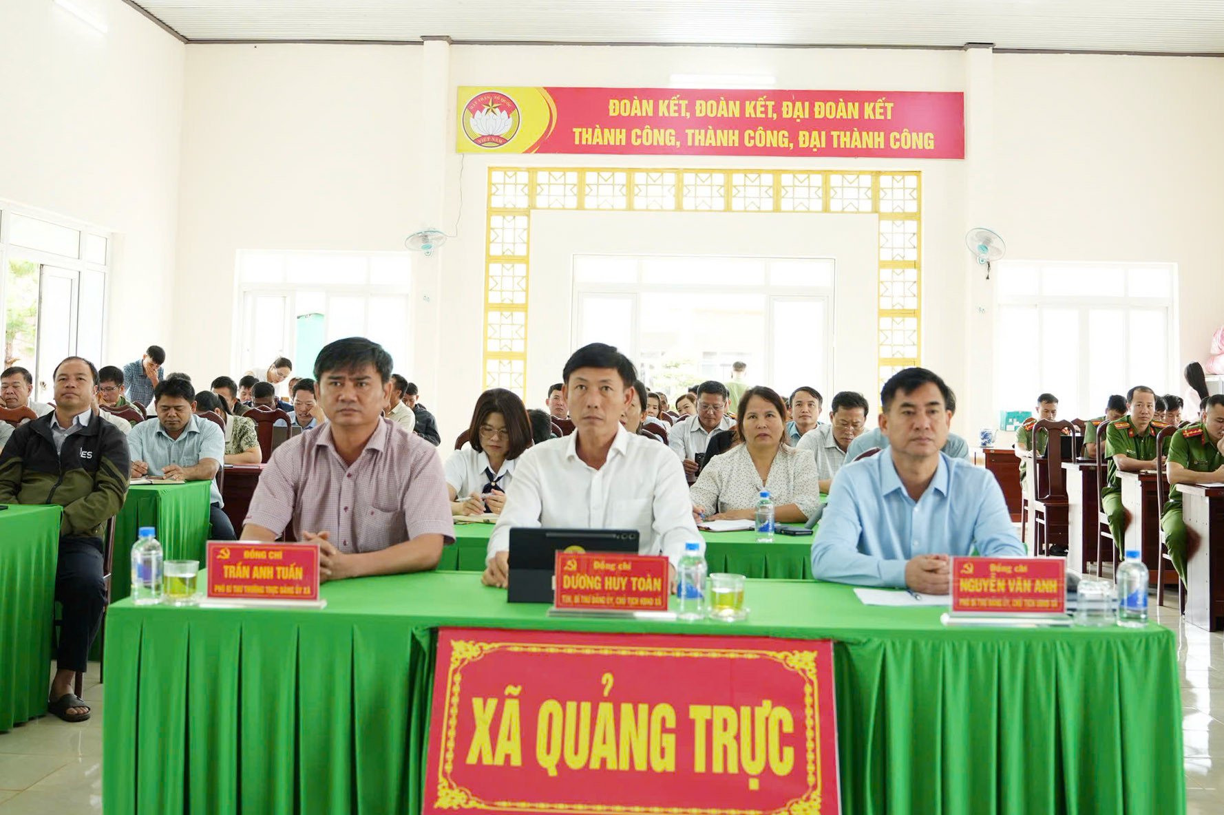 Điểm cầu xã Quảng Trực theo dõi hội nghị trực tuyến