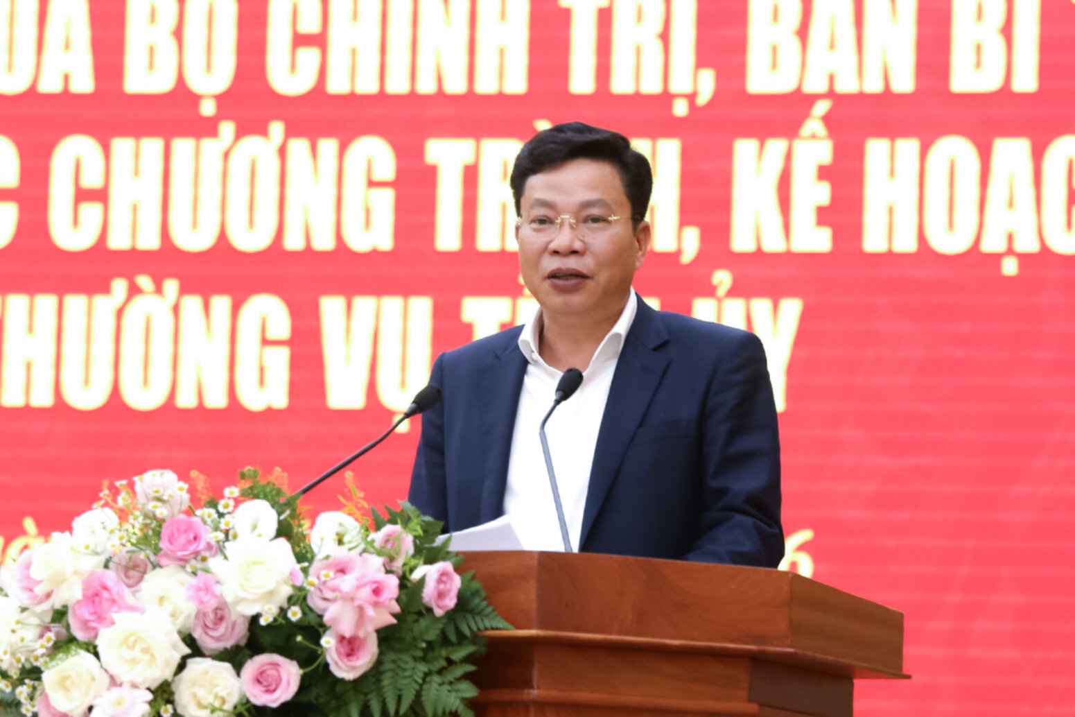 dong-chi-luu-van-trung-pho-bi-thu-tinh-uy-chu-tich-hdnd-tinh-quan-triet-cac-noi-dung-tai-hoi-nghi-1-.jpg