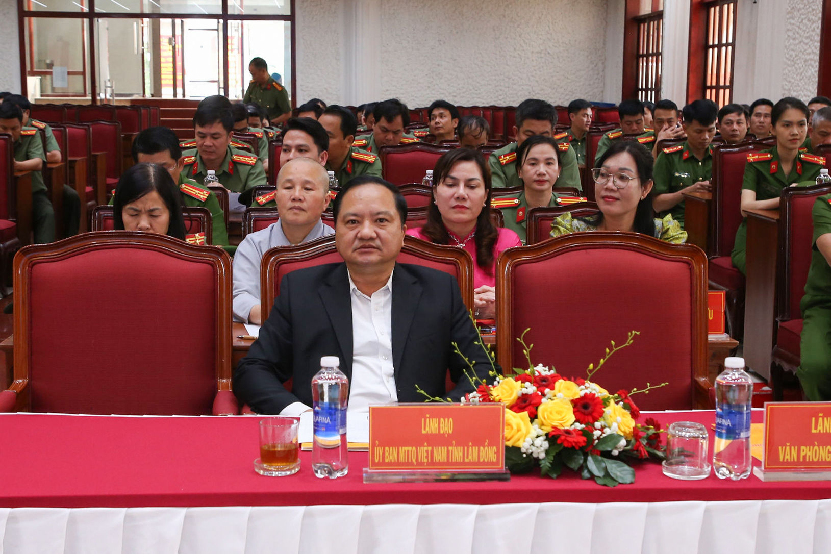 dong-chi-pham-van-duc-pho-chu-tich-uy-ban-mat-tran-to-quoc-viet-nam-tinh-tham-du-hoi-nghi(1).jpg