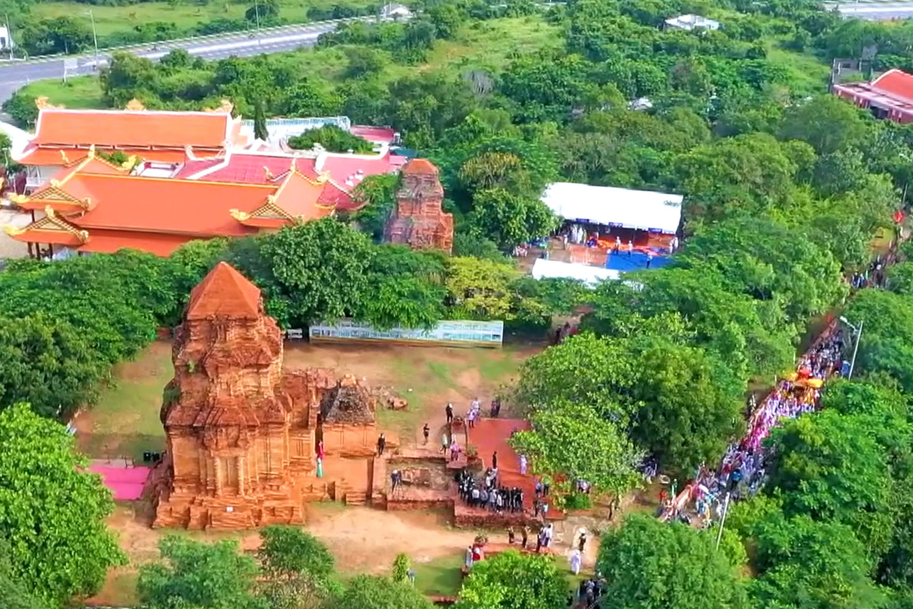 video-duoc-san-xuat-cong-khu-bai-ban-my-thuat.jpg