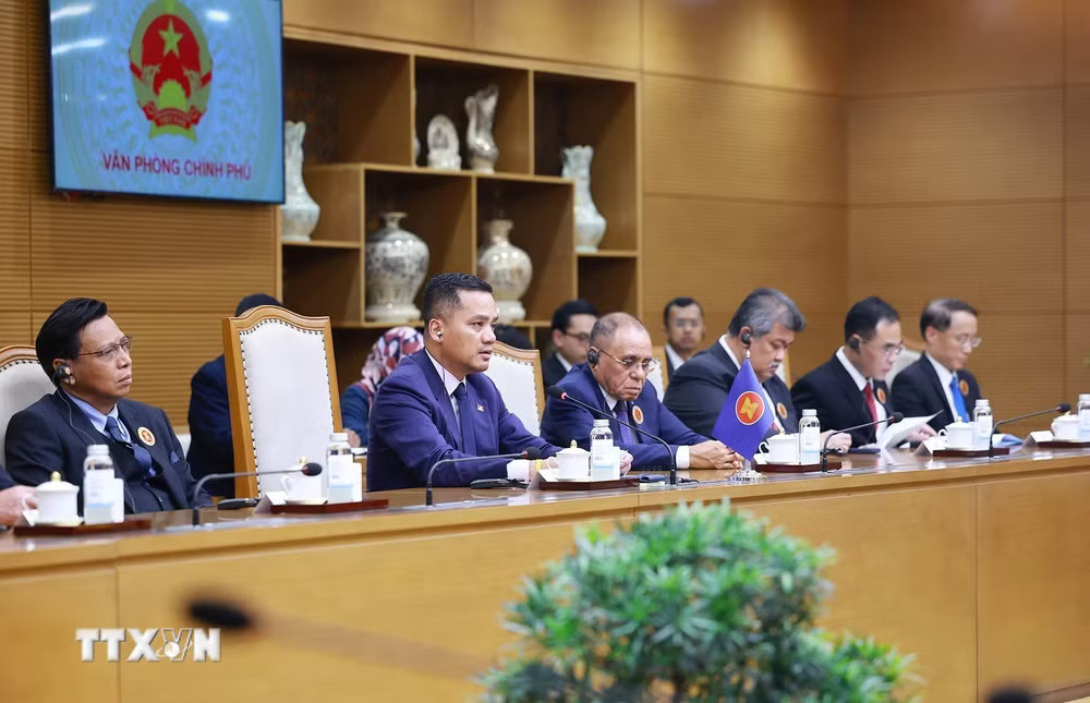 ttxvn_thu-tuong-tiep-truong-doan-cac-nuoc-tham-du-hoi-nghi-cac-nuoc-asean-ve-hop-tac-dau-tranh-voi-toi-pham-truy-na-5.jpg