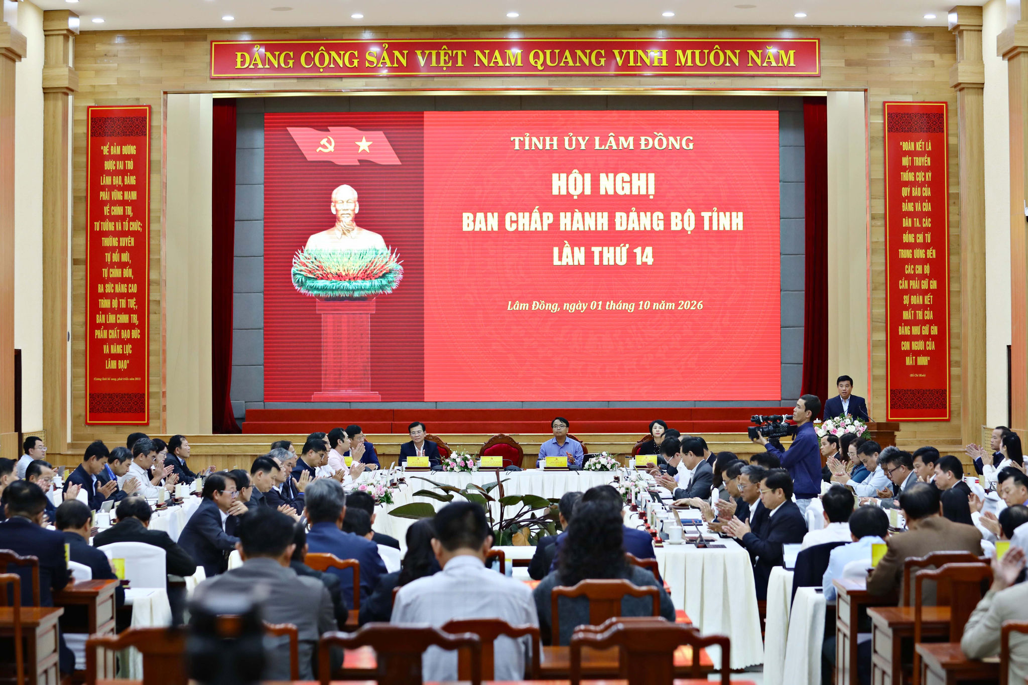 Quang cảnh Hội nghị Ban chấp hành Đảng bộ tỉnh lần thứ 14