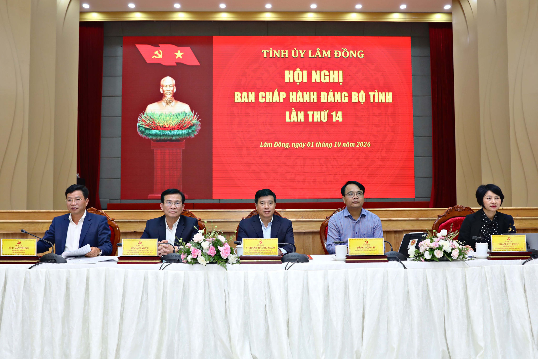 Các đồng chí Thường trực Tỉnh uỷ Lâm Đồng chủ trì Hội nghị