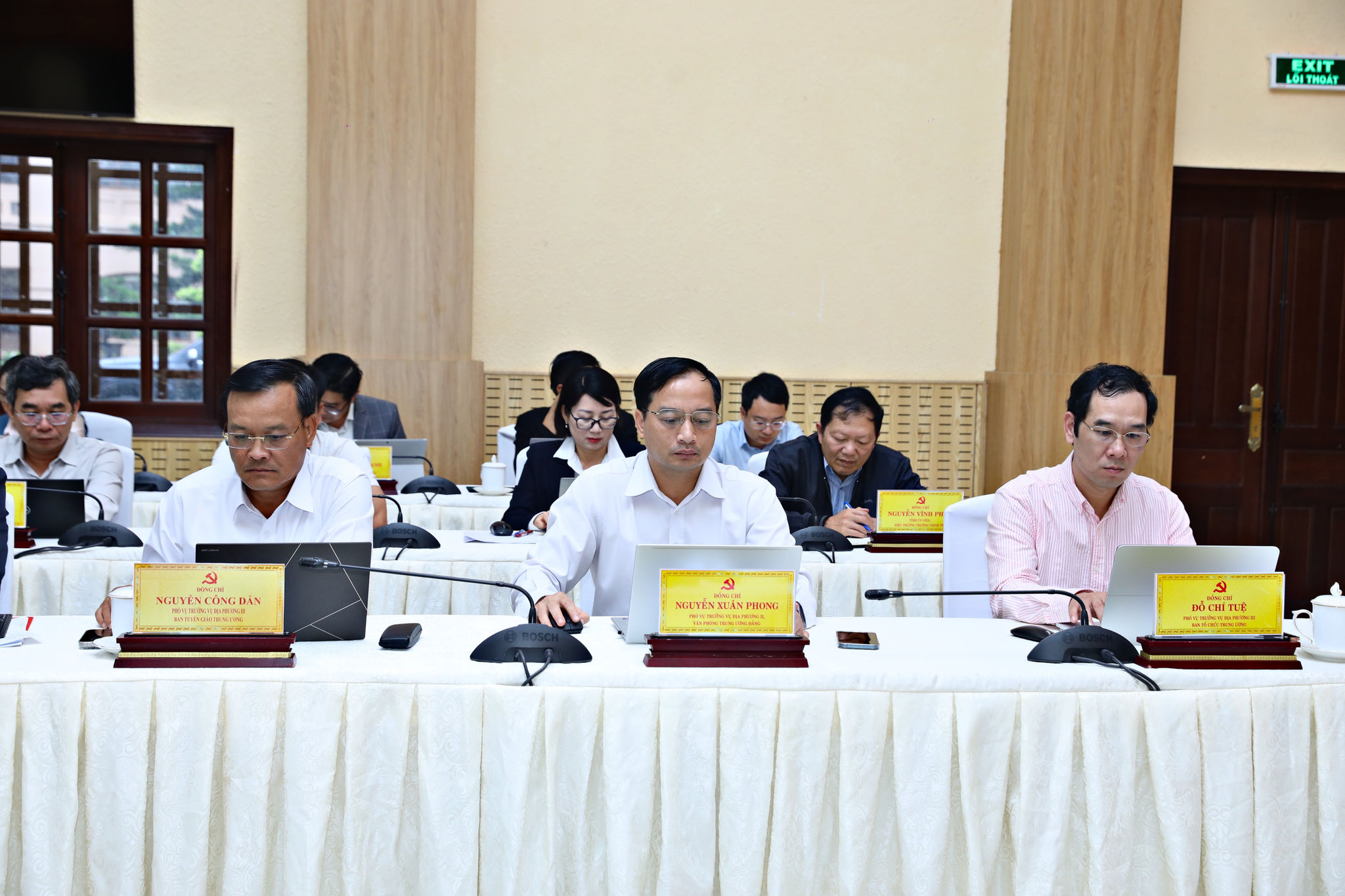 Các đại biểu Trung ương tham dự hội nghị
