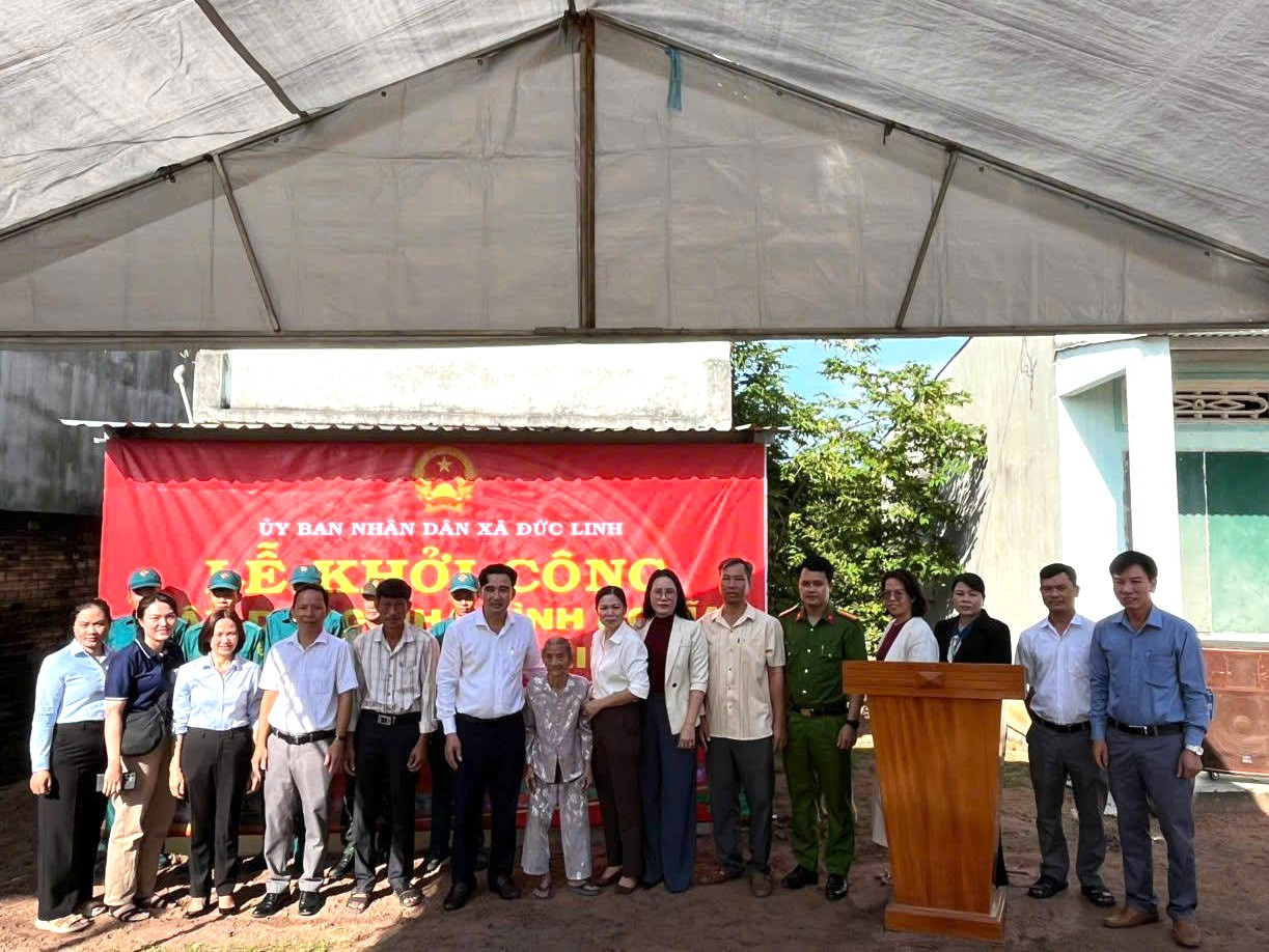 UBND xã Đức Linh tổ chức Lễ khởi công công trình xây dựng nhà tình nghĩa cho bà Nguyễn Thị Nhường, thân nhân liệt sĩ, tại thôn 5, xã Đức Linh