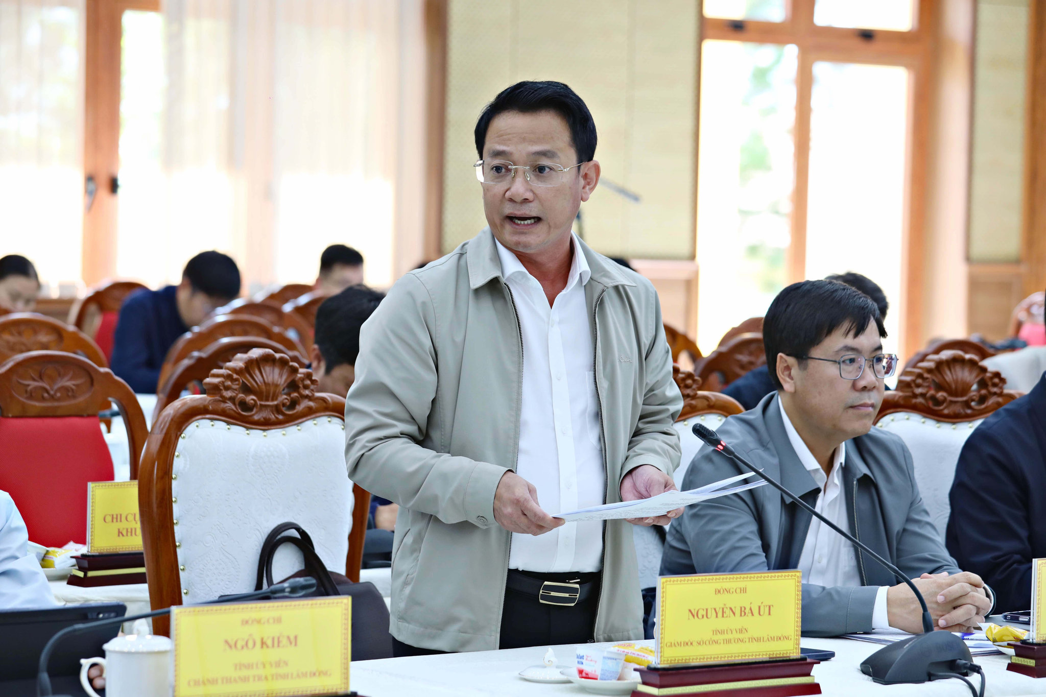 Tỉnh ủy viên, Giám đốc Sở Công thương Nguyễn Bá Út báo cáo tại hội nghị