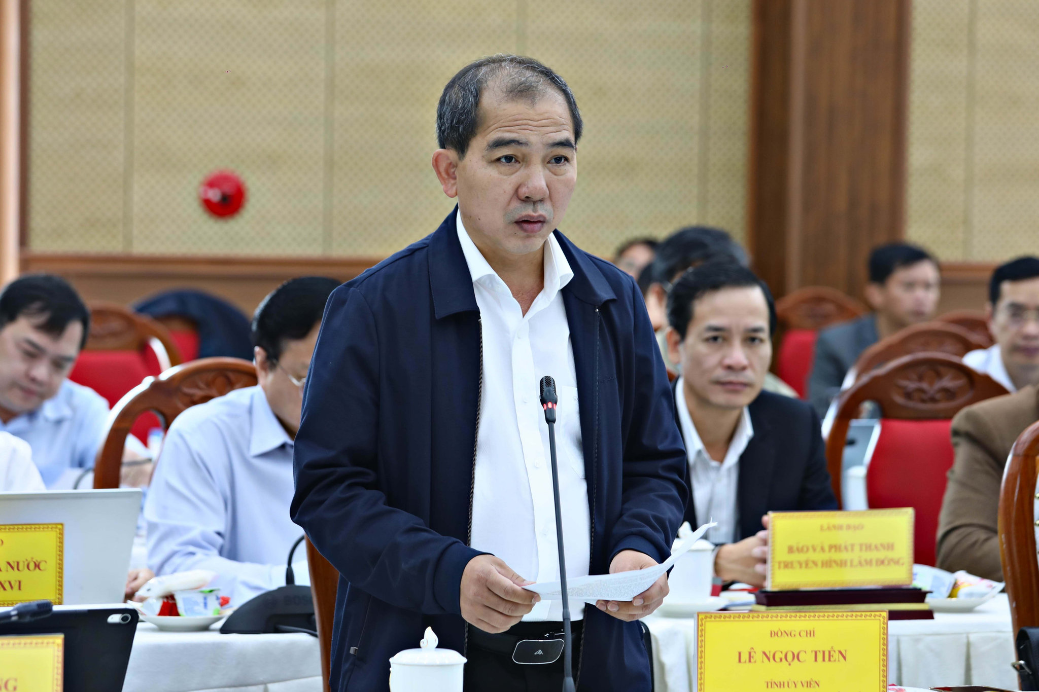 Tỉnh ủy viên, Giám đốc Sở Tài chính Lê Ngọc Tiến báo báo cáo đánh giá tình hình phát triển kinh tế - xã hội, bảo đảm quốc phòng, an ninh tháng 9, Quý III và 9 tháng đầu năm 2026; phương hướng, nhiệm vụ trong thời gian tới