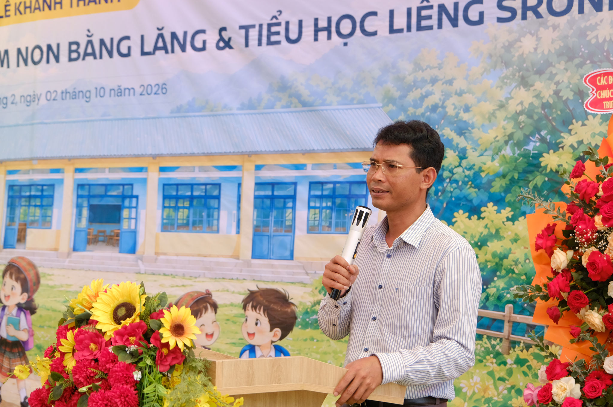 Đồng chí Ndu Ha Biên, Tỉnh ủy viên, Bí thư Đảng ủy xã Đam Rông 2 cảm ơn sự đồng hành của các đơn vị, cá nhân