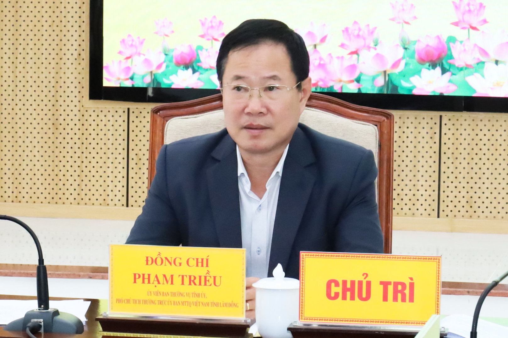 dong-chi-pham-trieu-uy-vien-ban-thuong-vu-tinh-uy-pho-chu-tich-thuong-truc-uy-ban-mttq-viet-nam-tinh-chu-tri-hoi-nghi(2).jpg