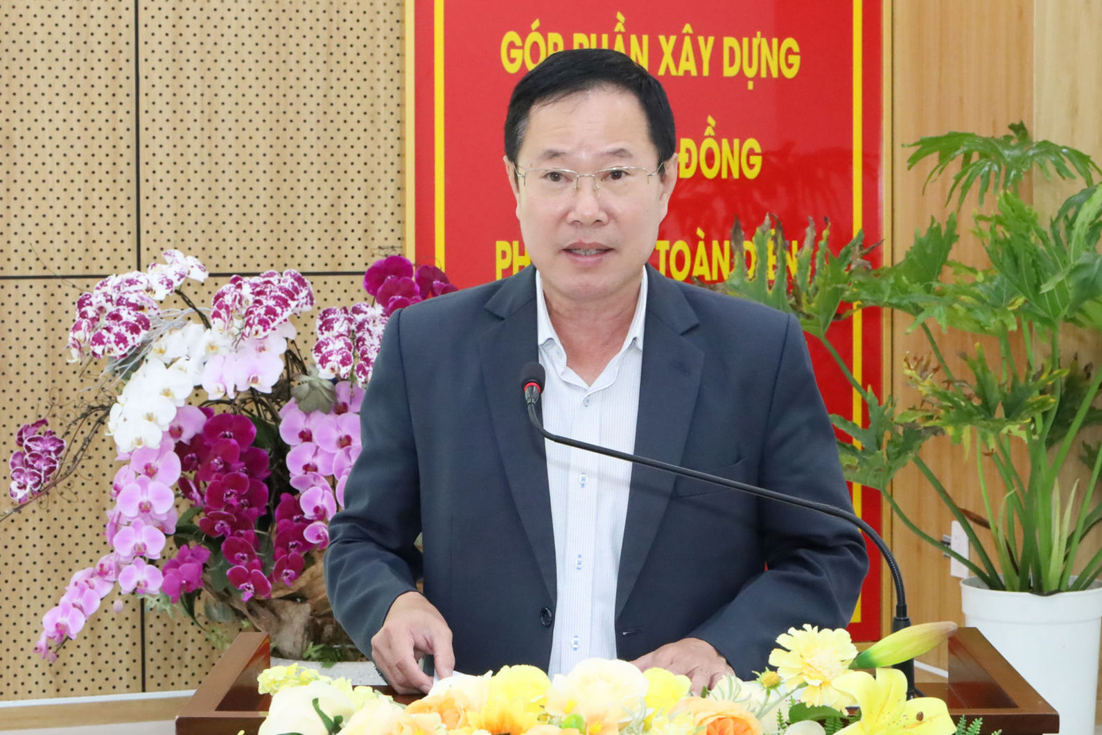 dong-chi-pham-trieu-uy-vien-ban-thuong-vu-tinh-uy-pho-chu-tich-thuong-truc-uy-ban-mttq-viet-nam-tinh-phat-bieu-ket-luan-tai-hoi-nghi(1).jpg