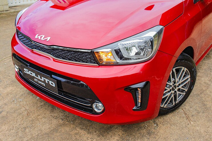 Góc nhìn ba phần tư phía sau xe KIA Soluto