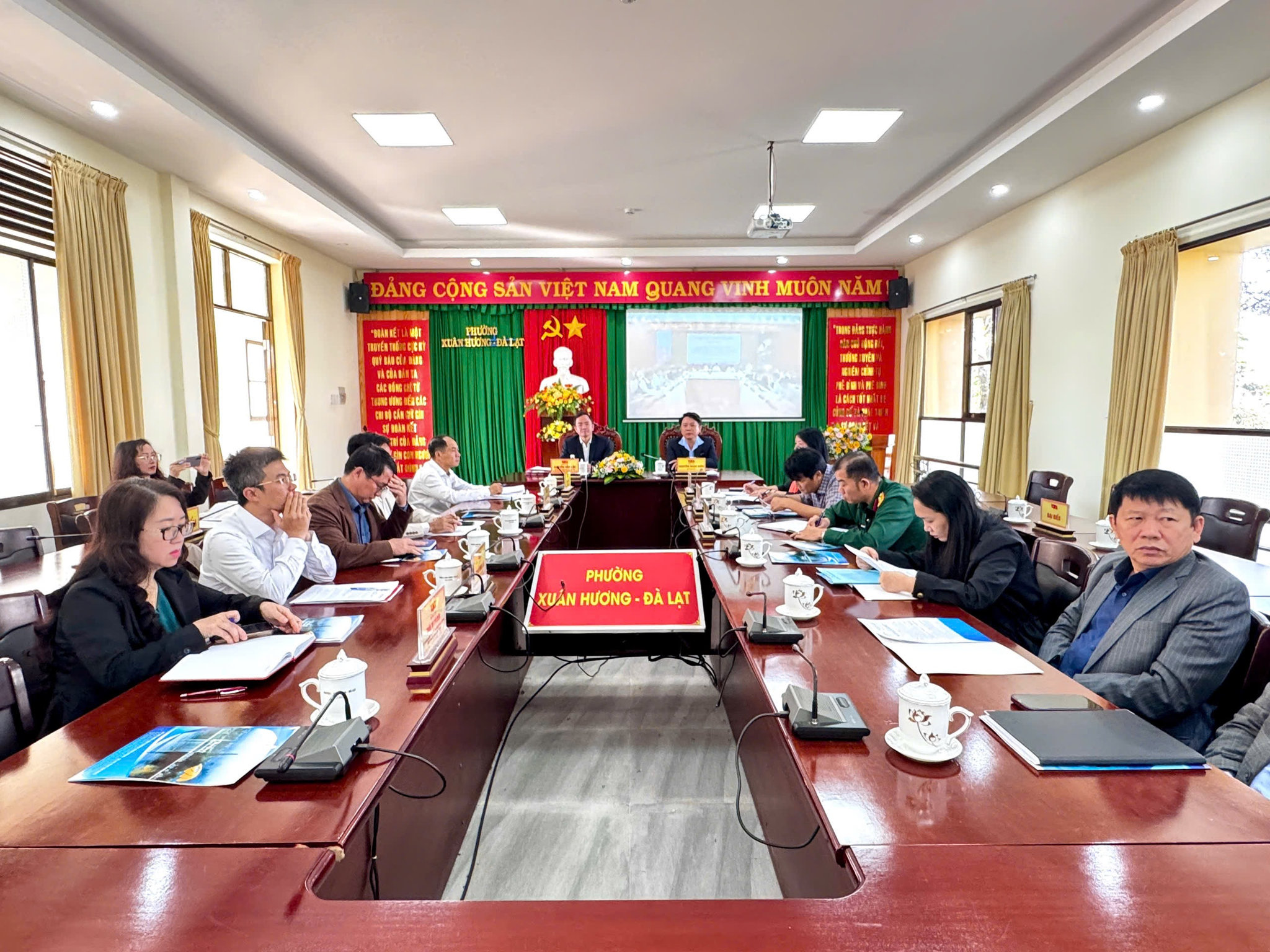 Quang cảnh tại đầu cầu Xuân Hương- Đà Lạt
