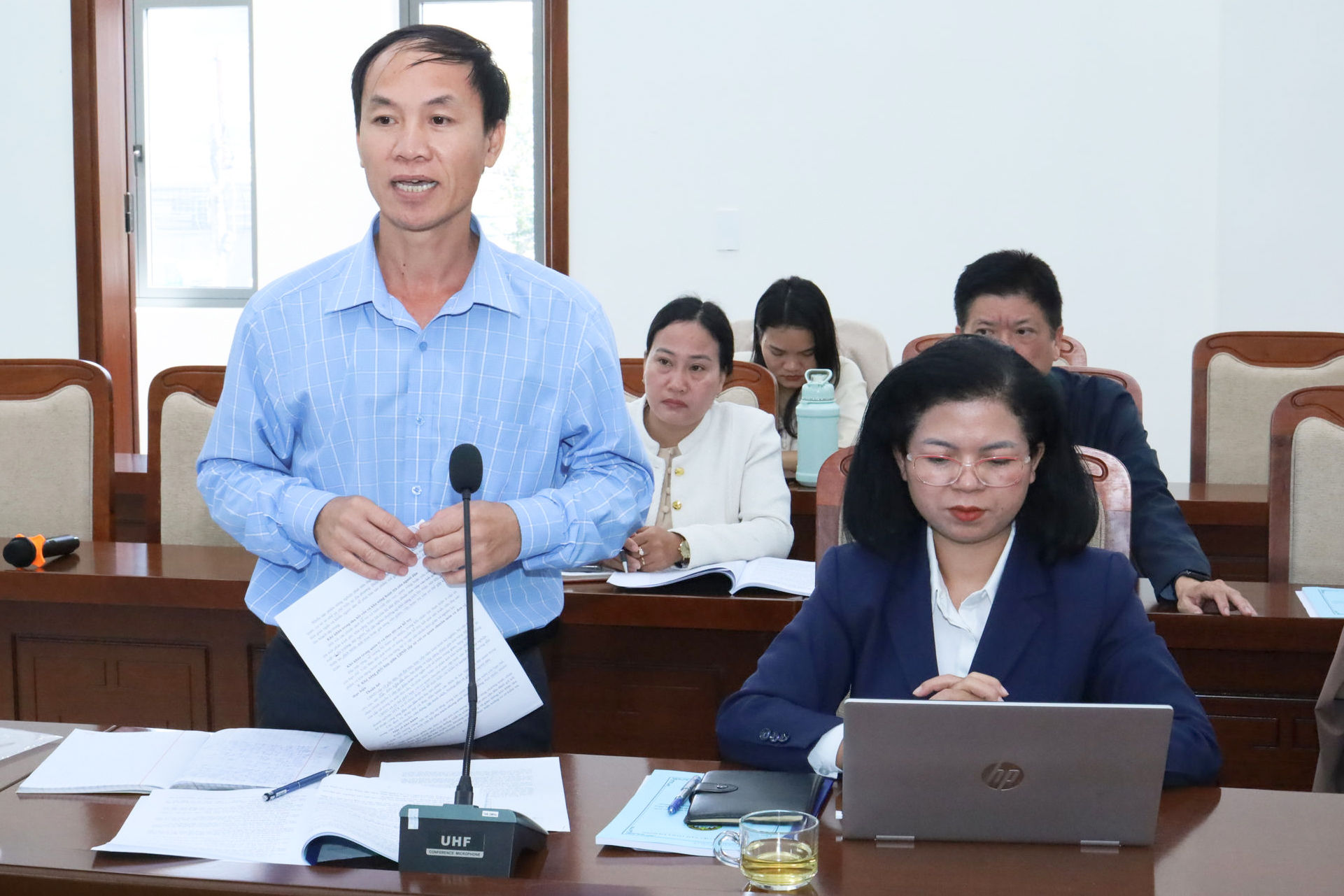 ong-nguyen-van-vinh-pho-chu-tich-ubnd-xa-phan-son-phan-bien-ve-sinh-ke-thu-nhap-va-kha-nang-tiep-can-chinh-sach-tu-thuc-tien-co-so(1).jpg