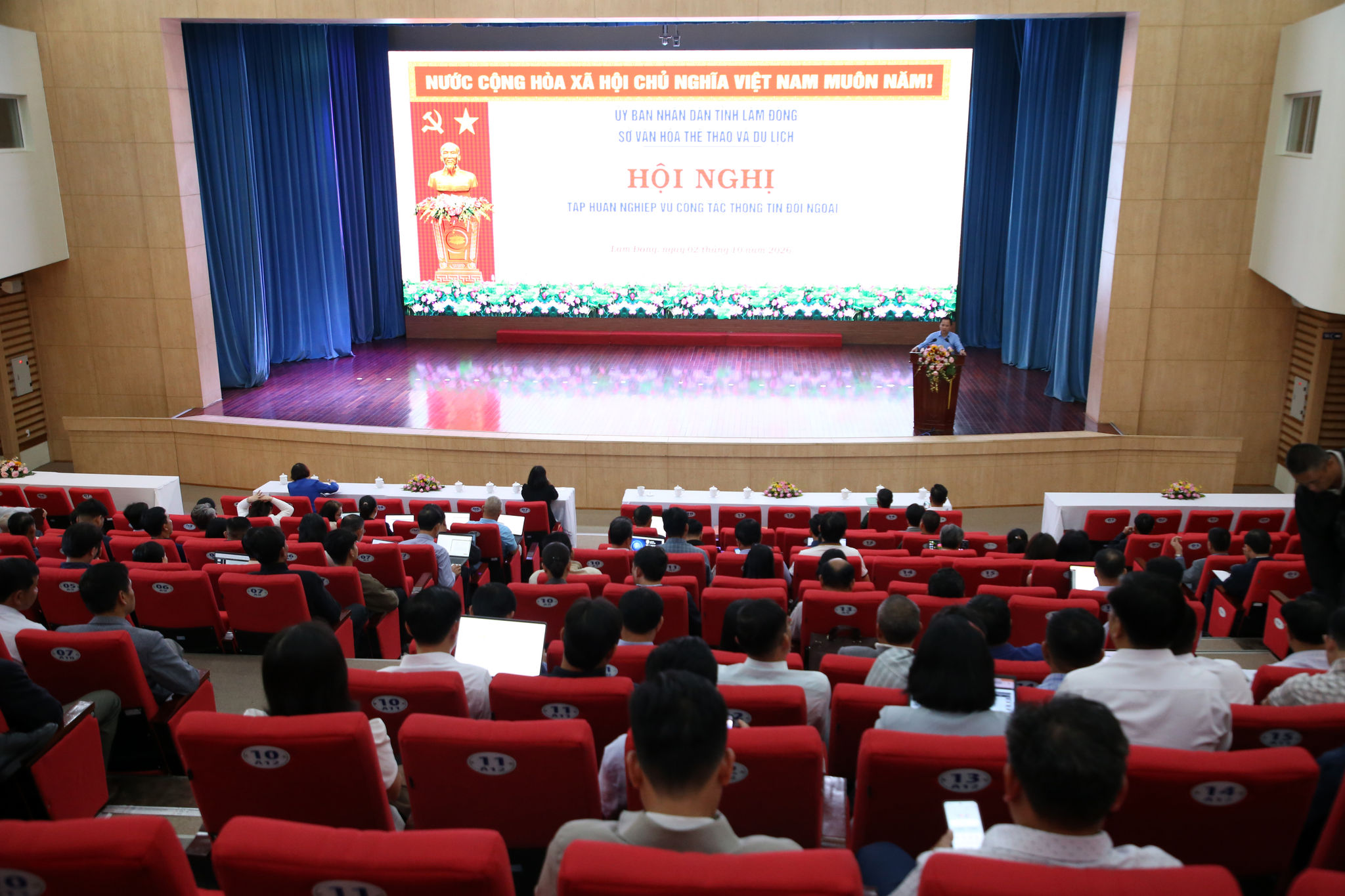thông tin đối ngoại (1)