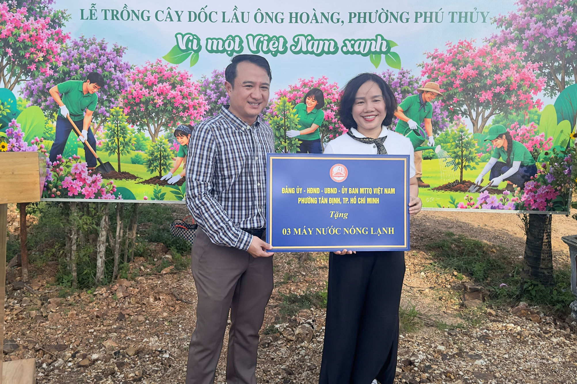 trao-tang-may-nong-lanh(1).jpg