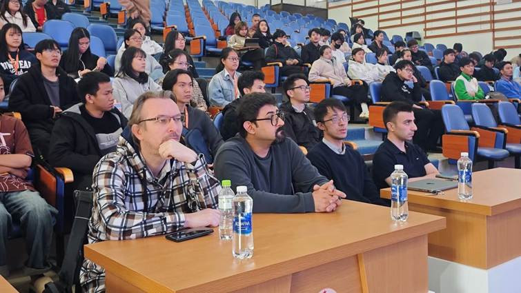 Các chuyên gia Viện nghiên cứu hạt nhân Dubna tham gia các hoạt động trao đổi chuyên môn tại Khoa Vật lý và Kỹ thuật hạt nhân, Đại học Đà Lạt