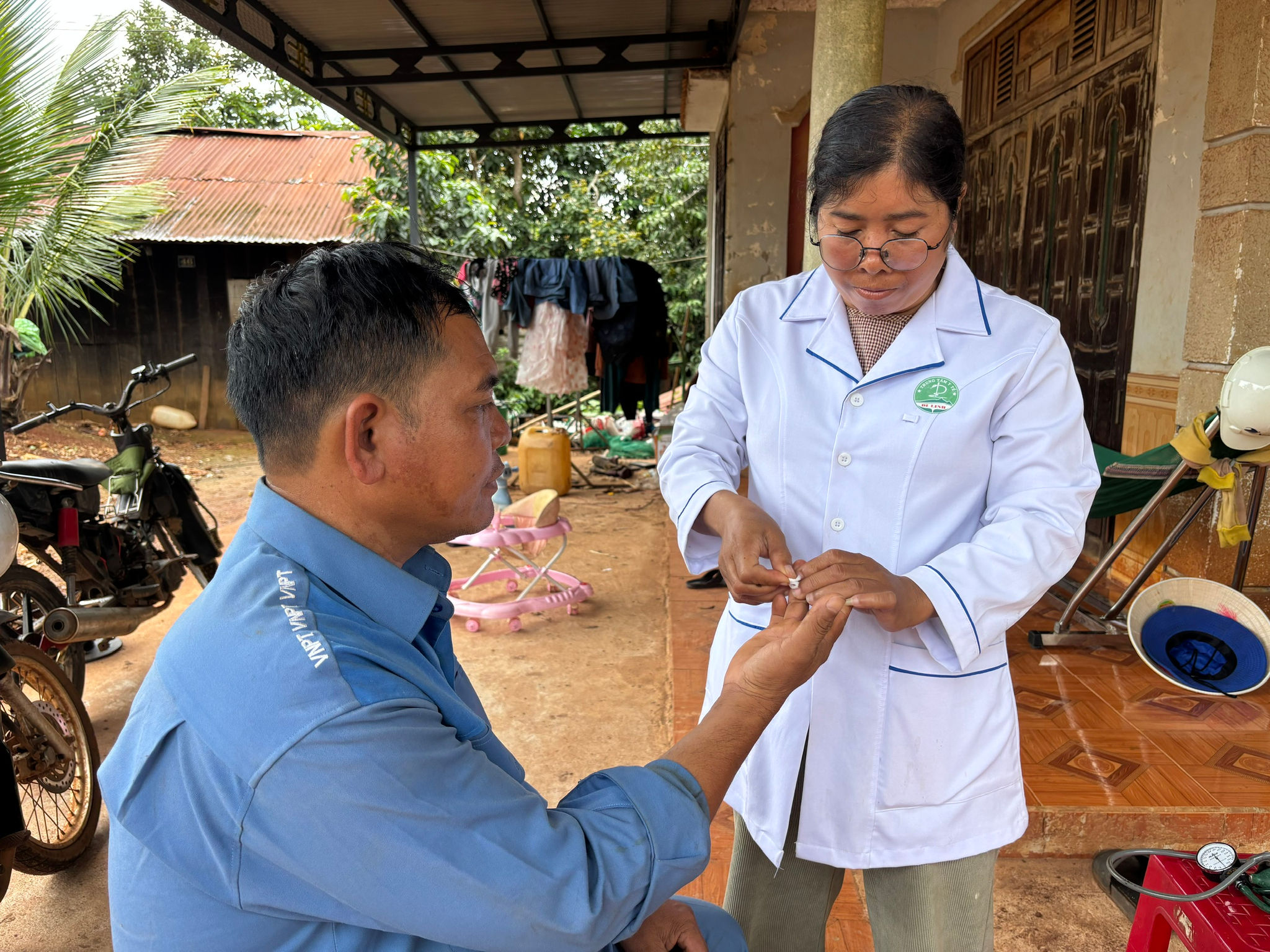 Lấy lam xét nghiệm kí sinh trùng sốt rét