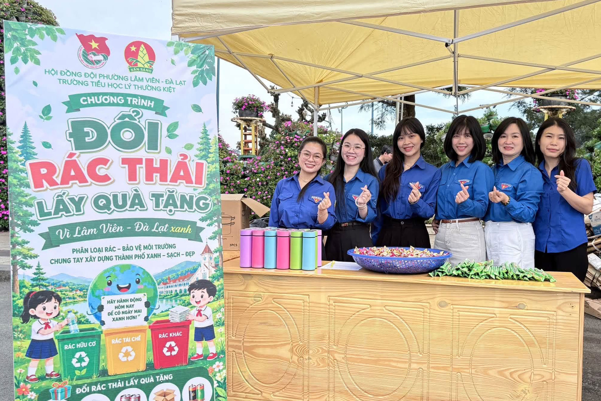 Đổi rác lấy quà tặng tại chương trình
