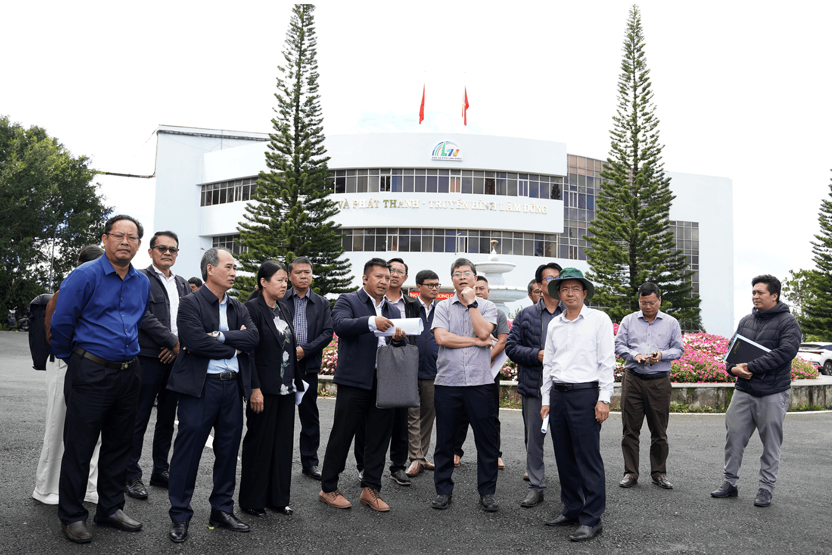 1.1.Lãnh đạo tỉnh và phường Xuân Hương - Đà Lạt kiểm tra, nắm tình hình thực hiện các nhiệm vụ chính trị tại cơ sở.