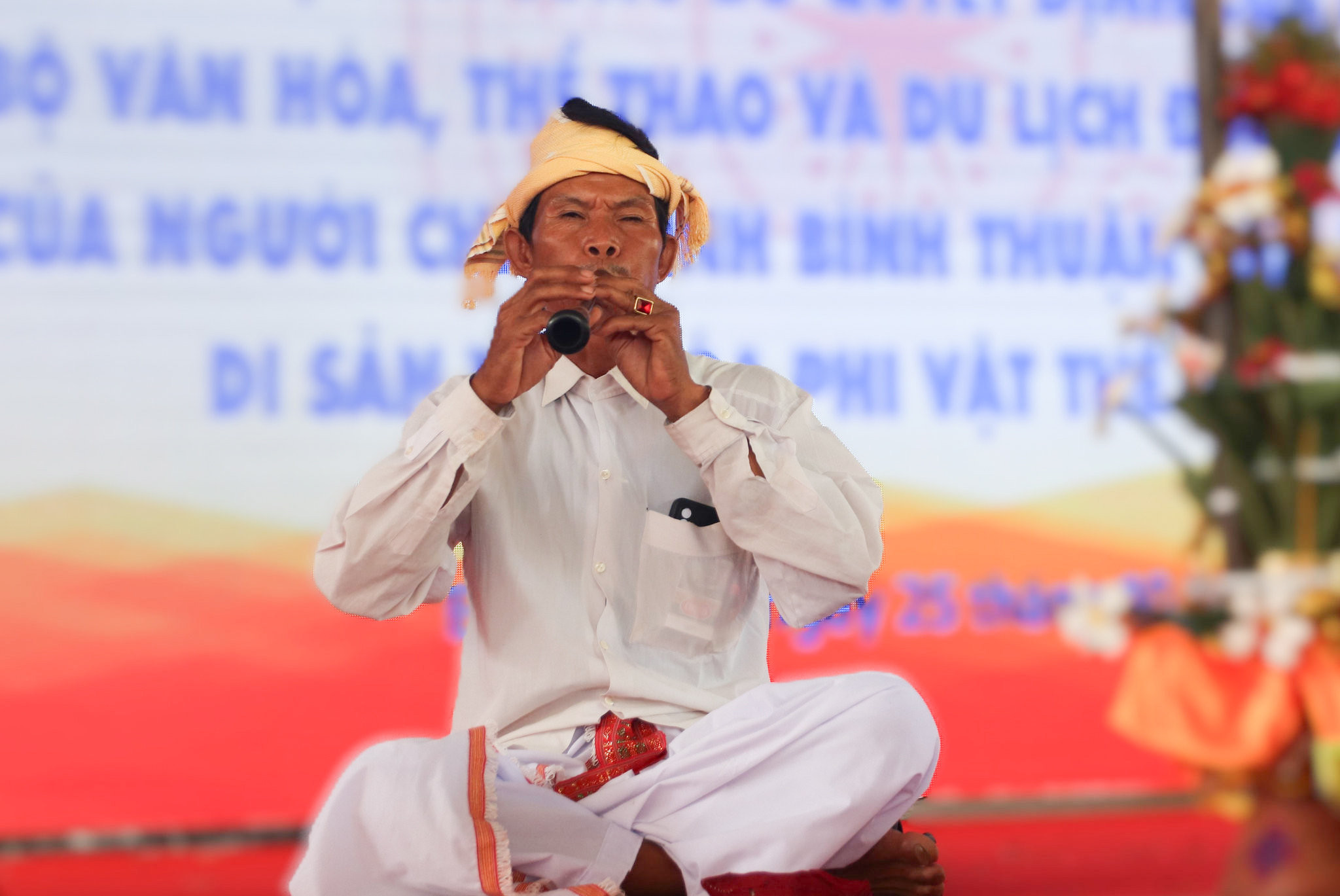 bieu-dien-thoi-ken-saranai-trong-le-hoi-kate-anh-tu-lieu-.jpeg