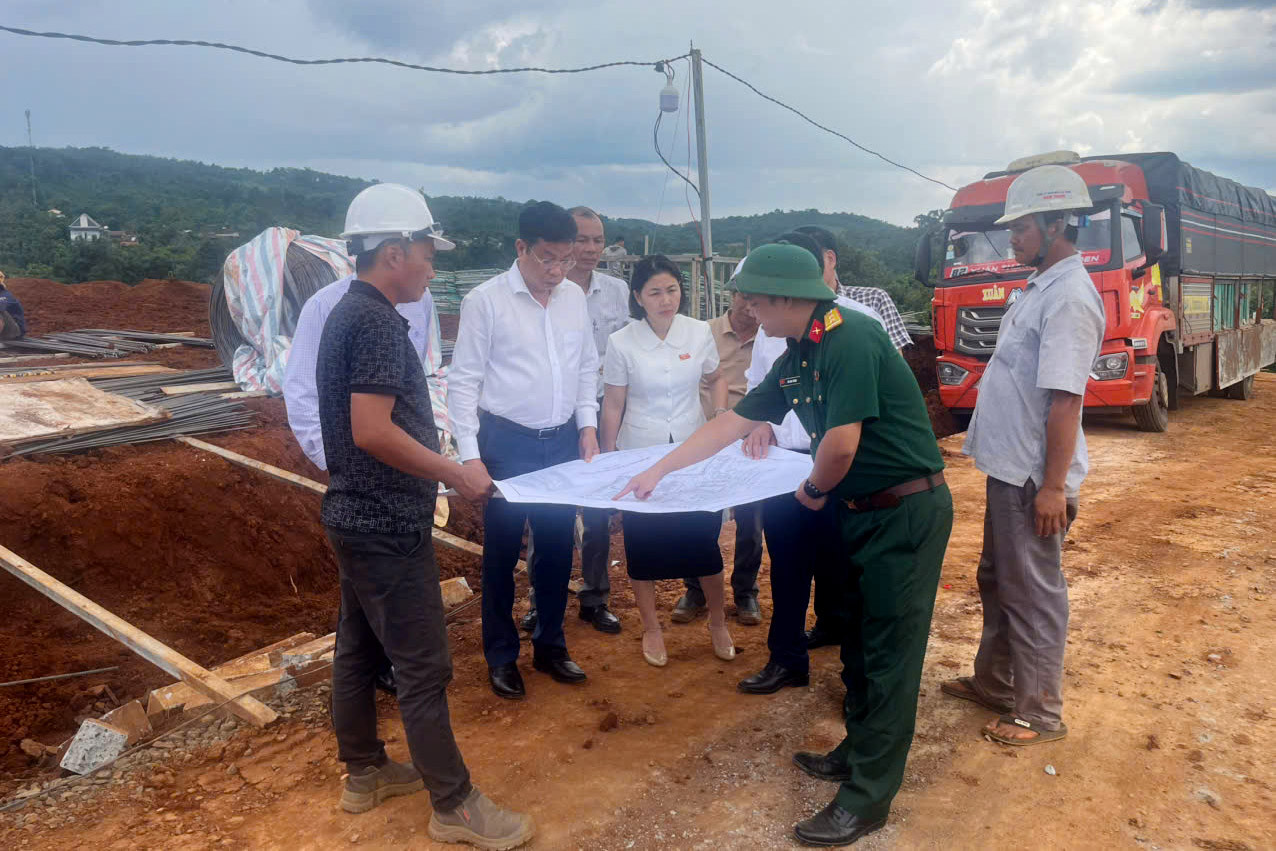 Dong chi Luu Van Trung kiem tra 1
