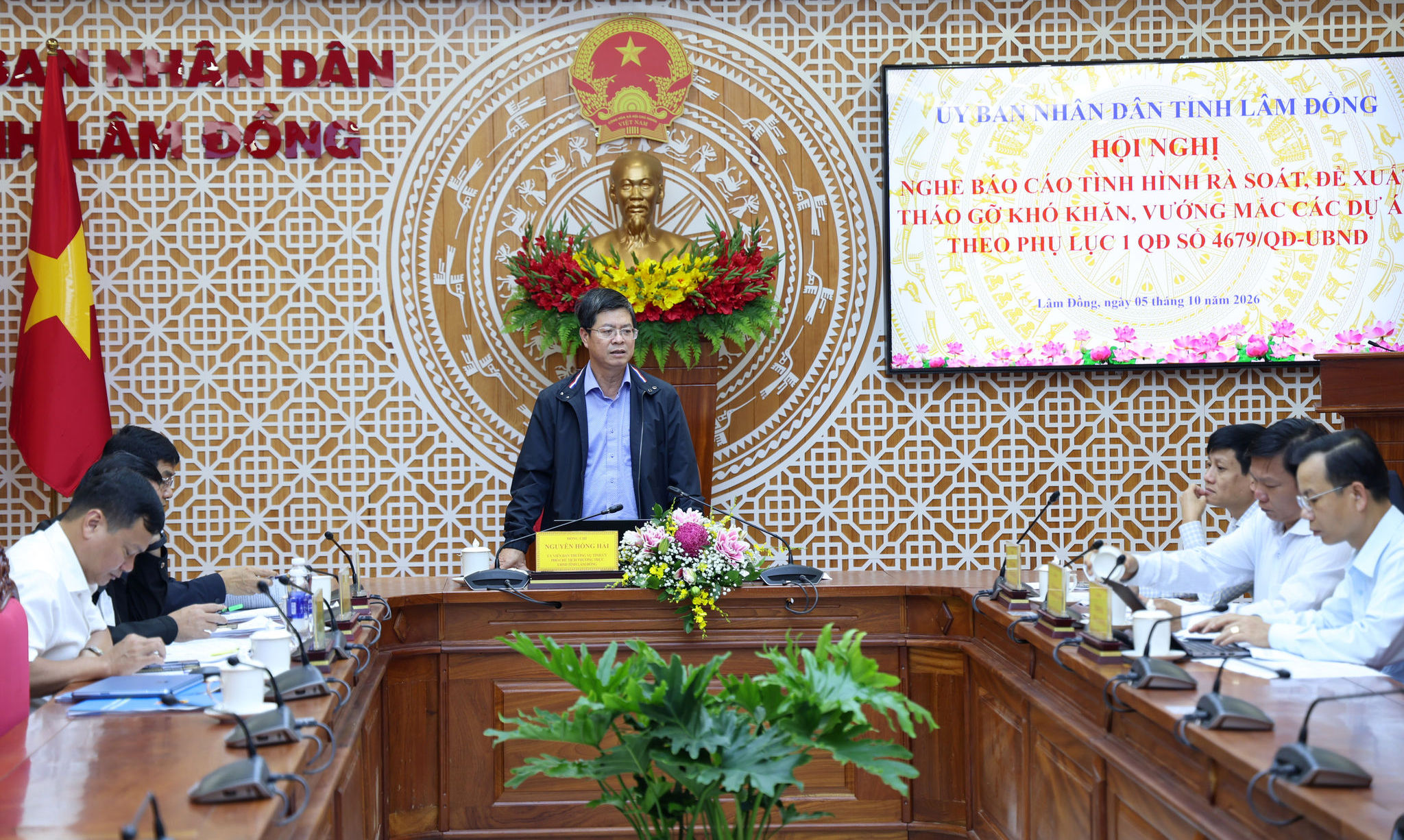 hoi-nghi-ra-soat-de-xuat-thao-go-kho-khan-vuong-mac-cac-du-an(1).jpg
