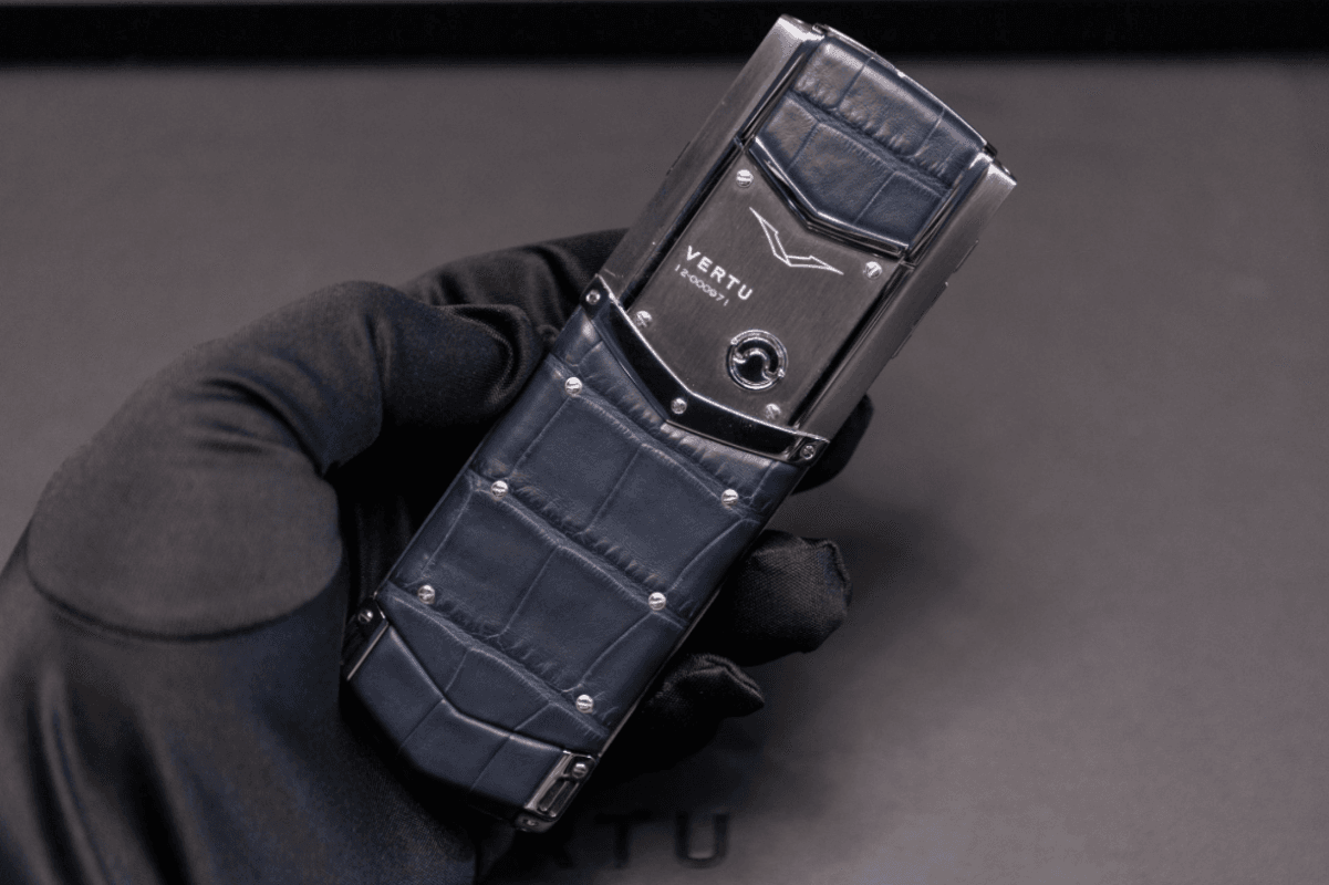 Điện thoại Vertu phím bấm cao cấp đối mặt nguy cơ mất sóng